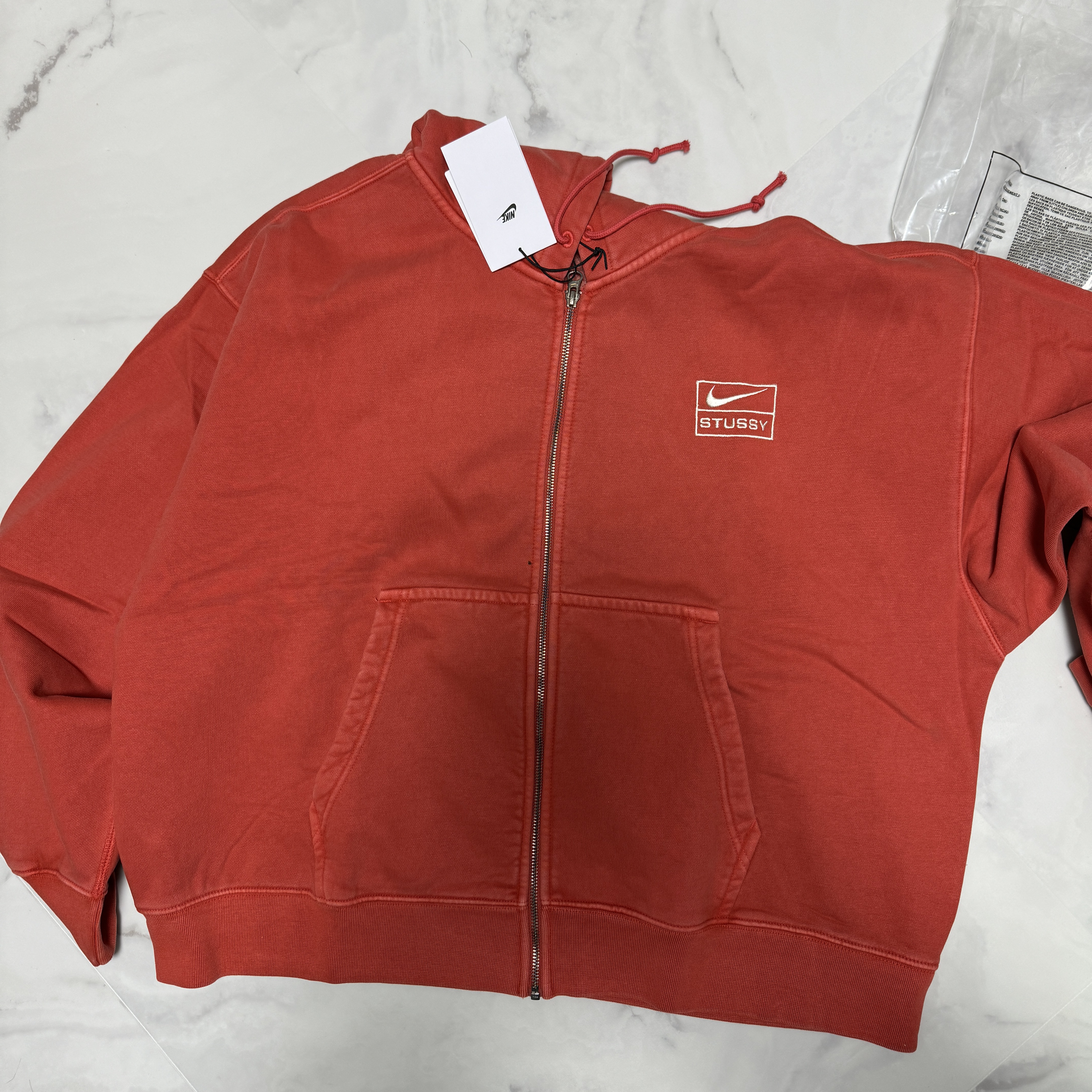 Nike x Stussy Full Zip Pigment Dyed Fleece Hoodie Habanero Red (FJ9161-642) 착용 스타일 - 1
