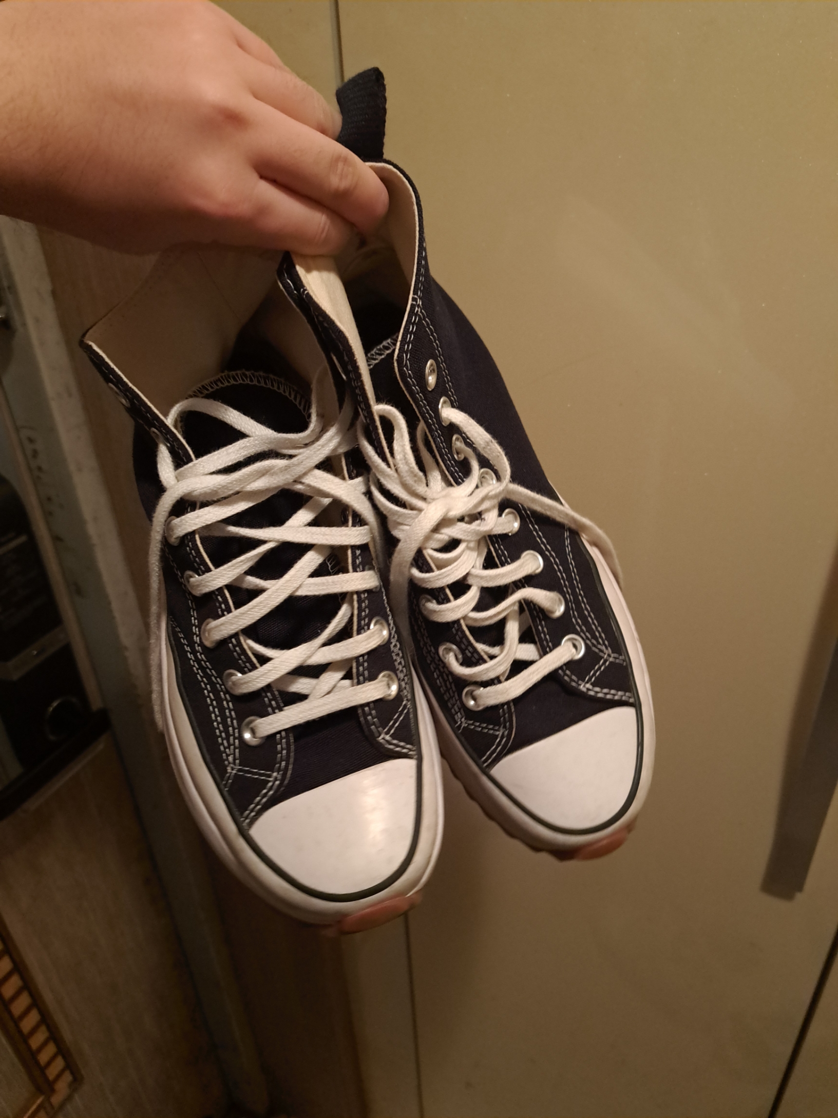 Converse Run Star Hike Hi Black White Gum 착용 스타일 - 1