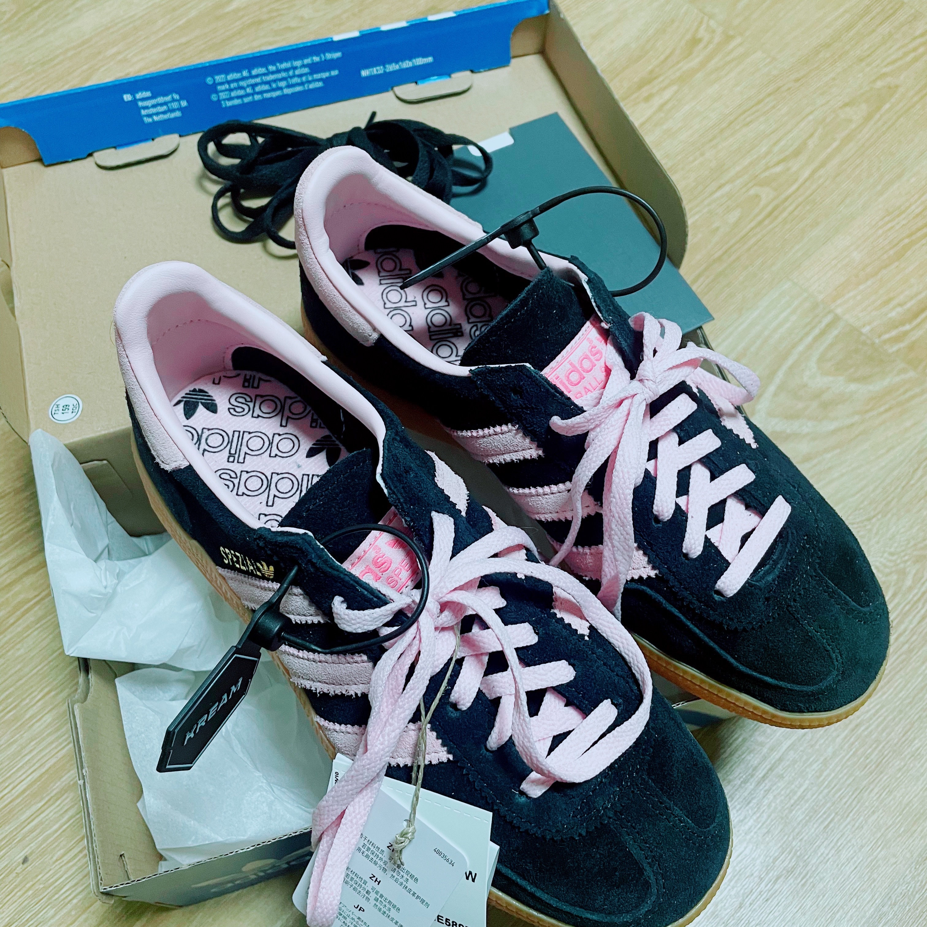 (W) Adidas Spezial Handball Core Black Clear Pink 착용 스타일