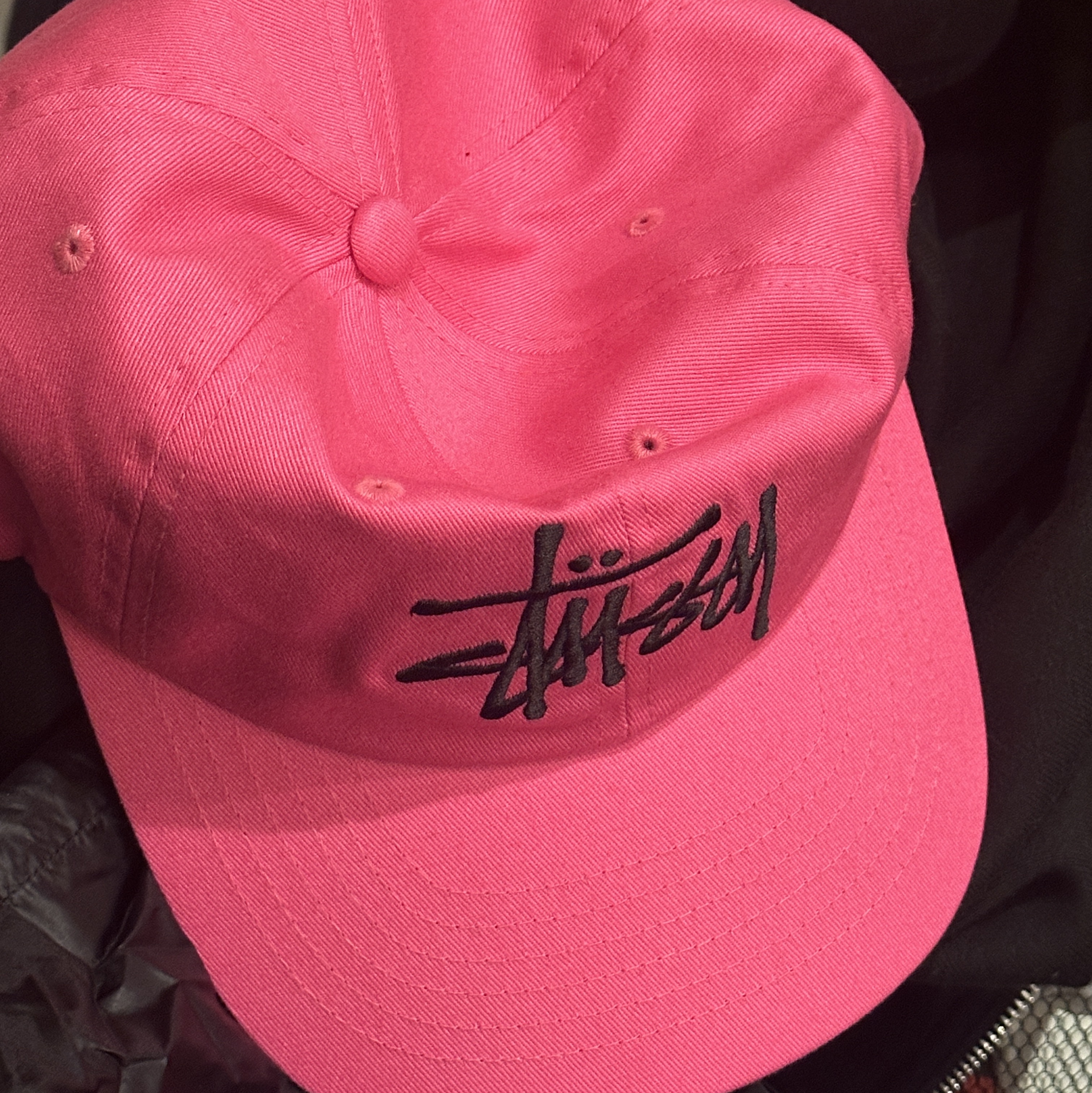 Stussy Low Profile Big Basic Snapback Pink 착용 스타일