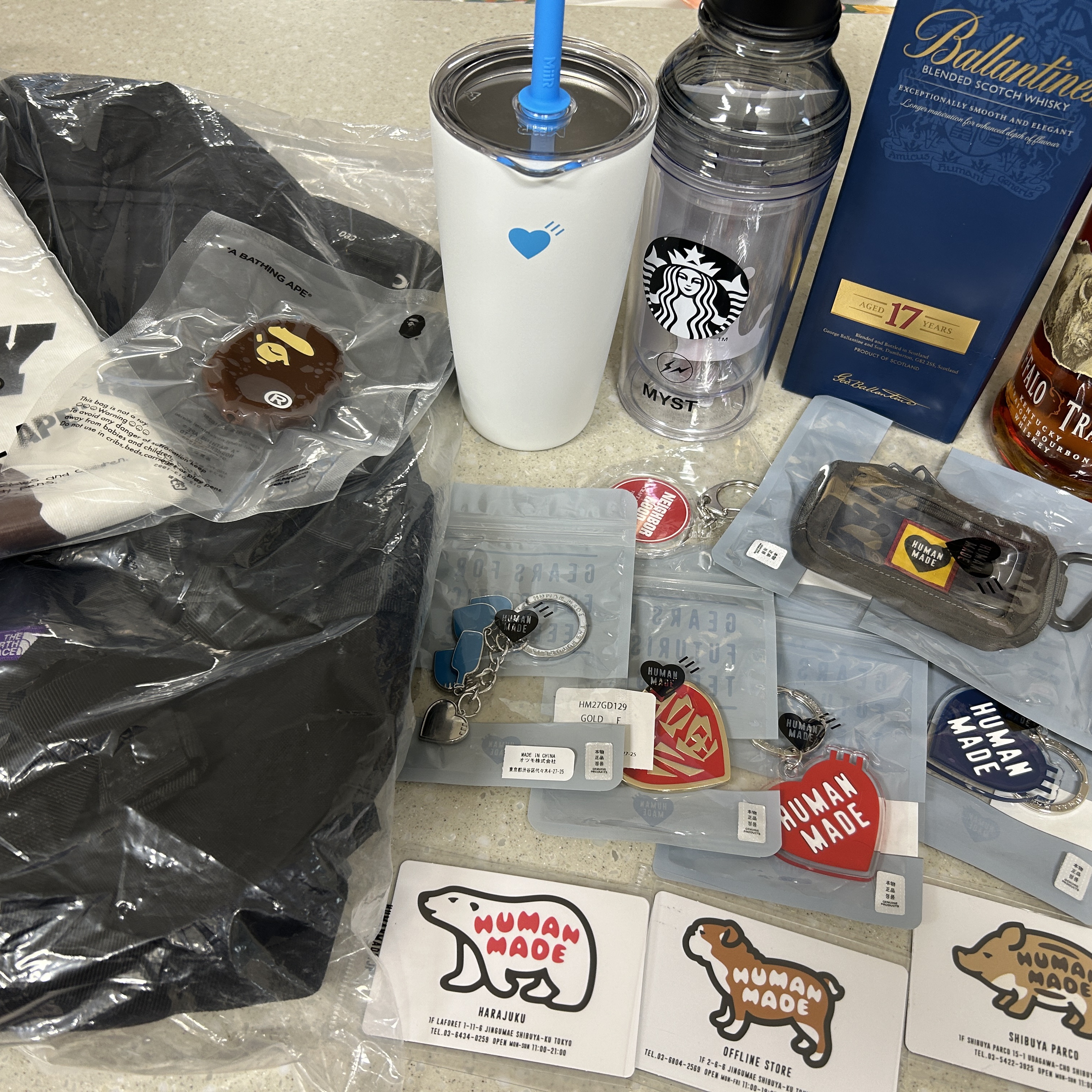 Human Made x Blue Bottle Coffee Commuter Cup White, Human Made x Blue Bottle Coffee Key Charm Blue 착용 스타일