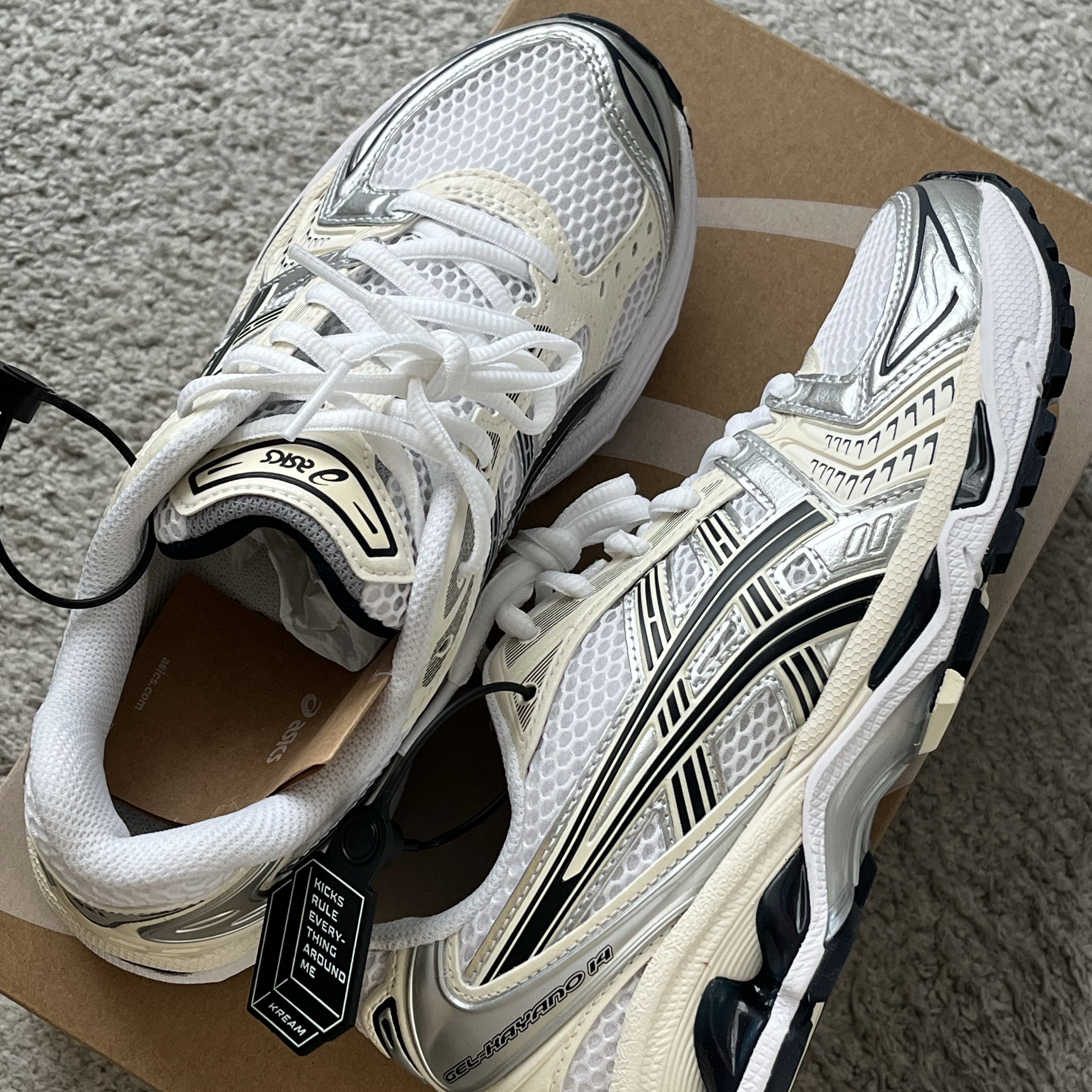 (W) Asics Gel-Kayano 14 White Midnight 착용 스타일 - 2