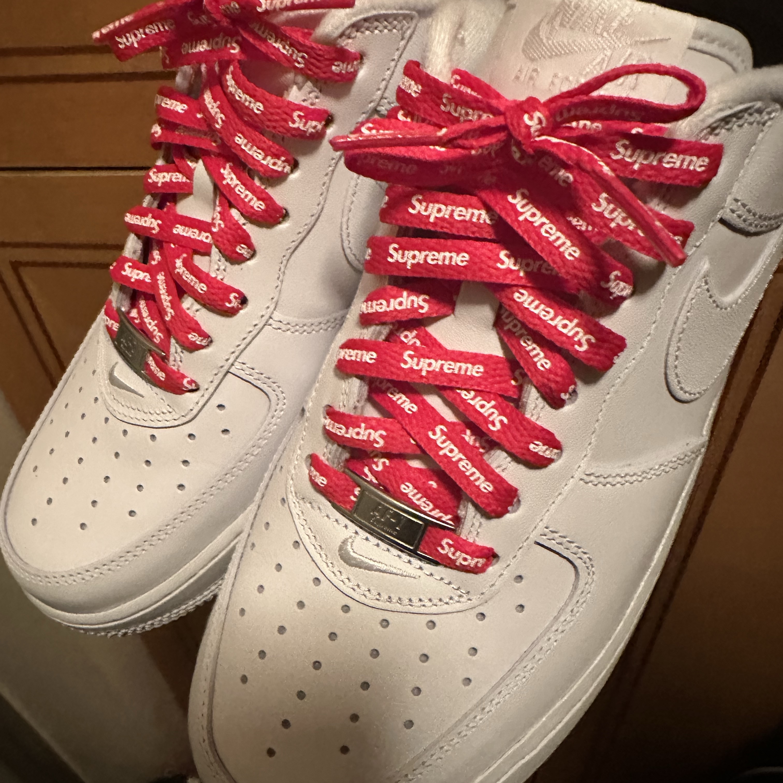 Nike x Supreme Air Force 1 Low White 착용 스타일