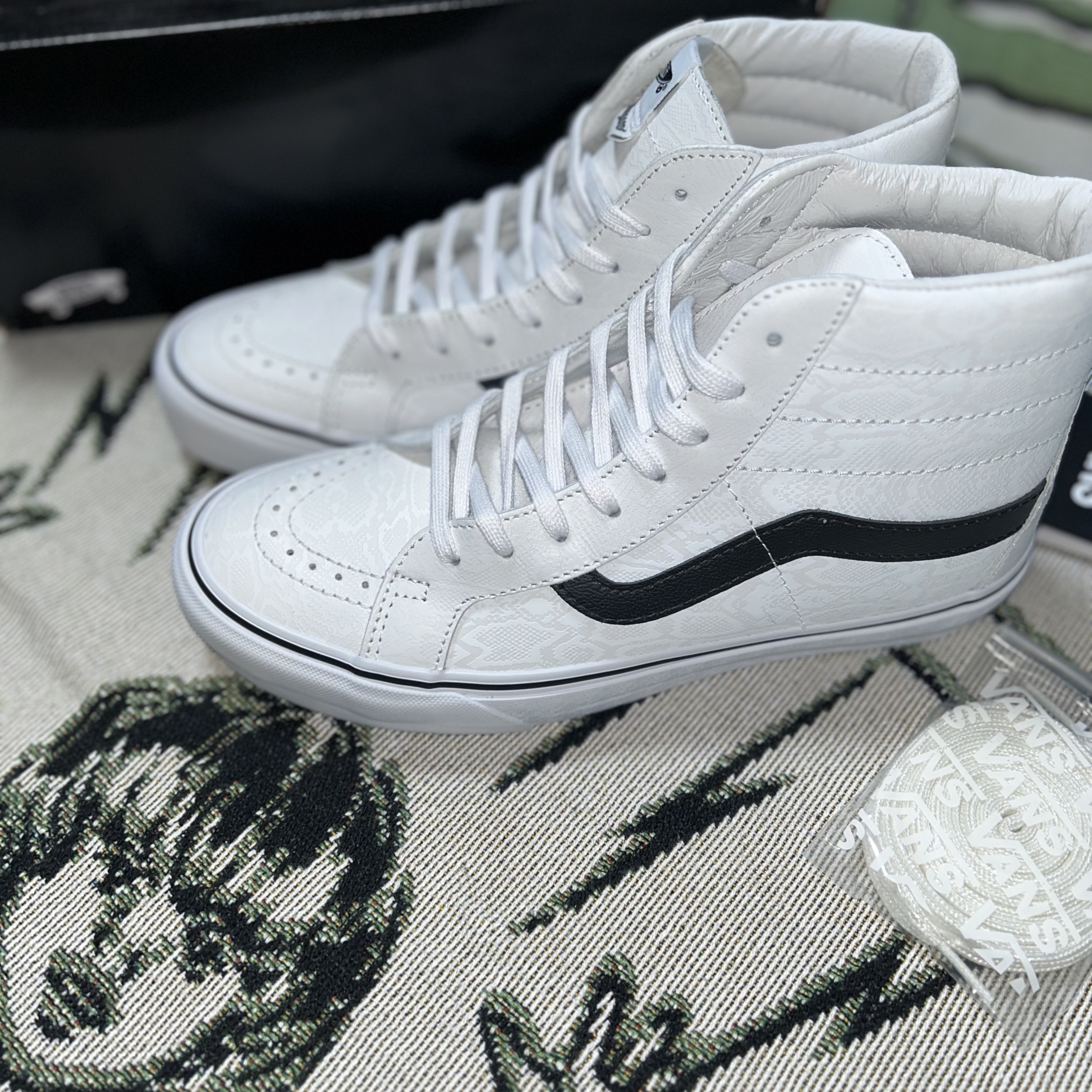Vans Vault x Noon Goons Sk8-Hi Reissue LX White 착용 스타일 - 7