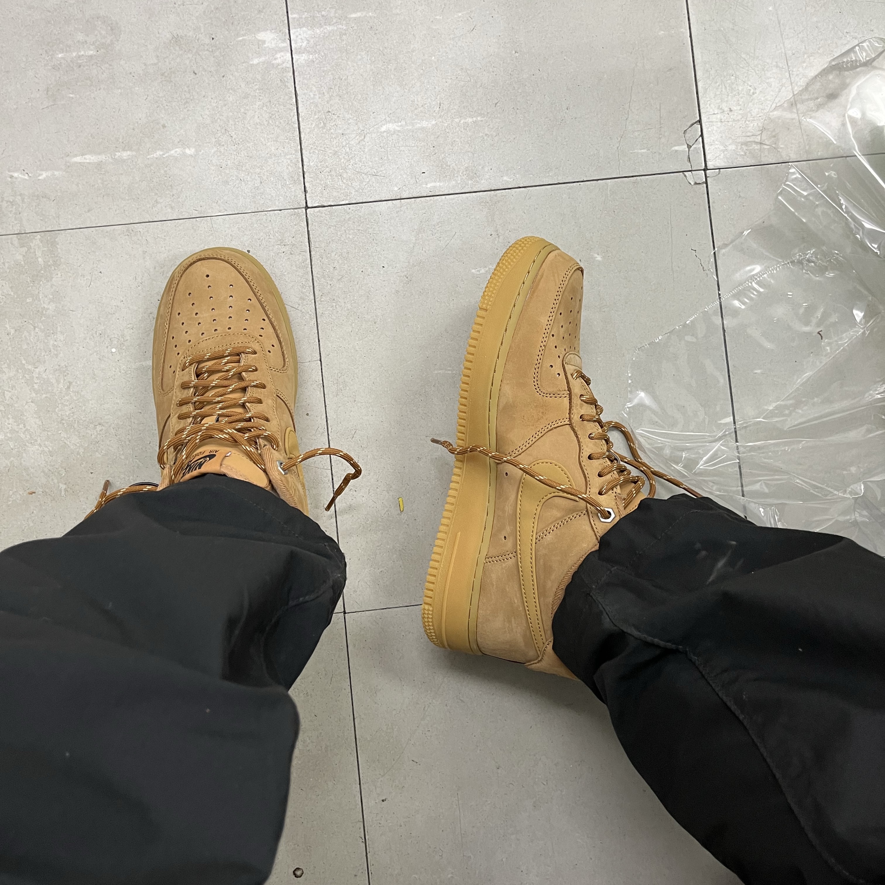 Nike Air Force 1 '07 WB Flax 착용 스타일