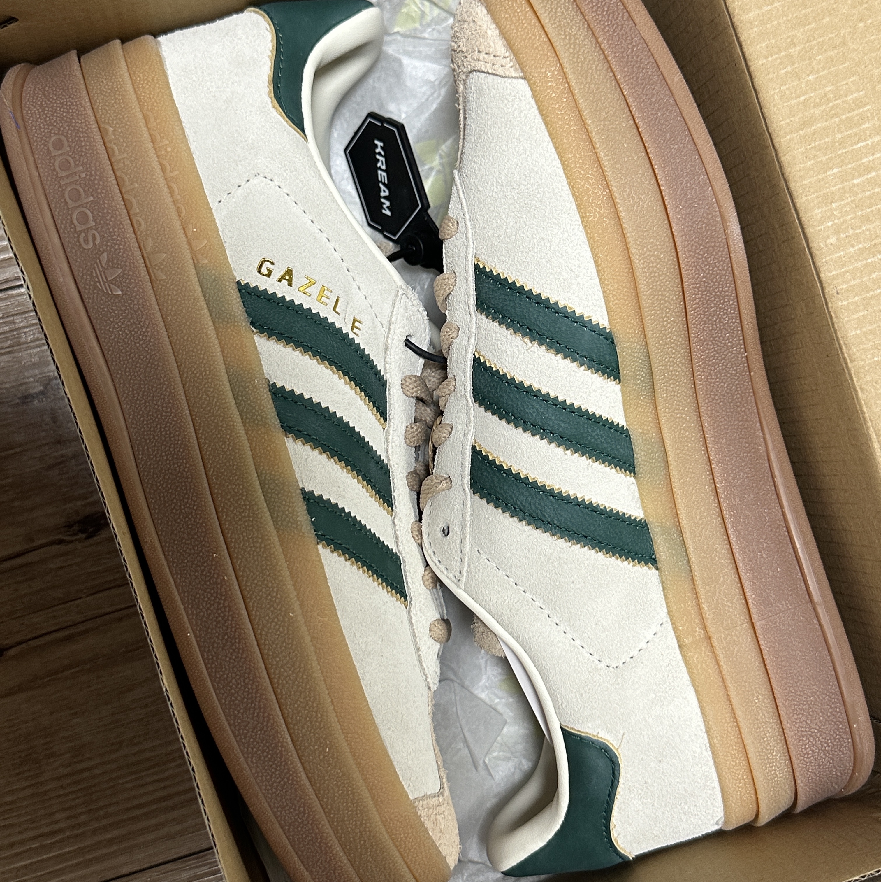 (W) Adidas Gazelle Bold Cream White Collegiate Green 착용 스타일 - 1