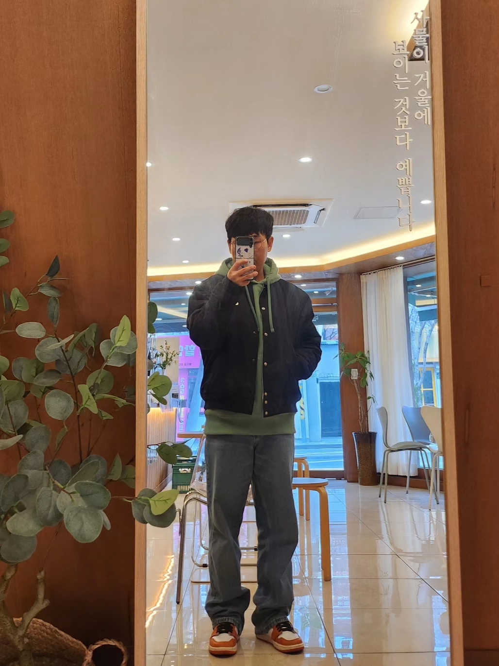 Nike x Stussy Reversible Jacket Black (FJ9153-010), Stussy DSM World Tour Hoodie Green 2022 착용 스타일 - 1