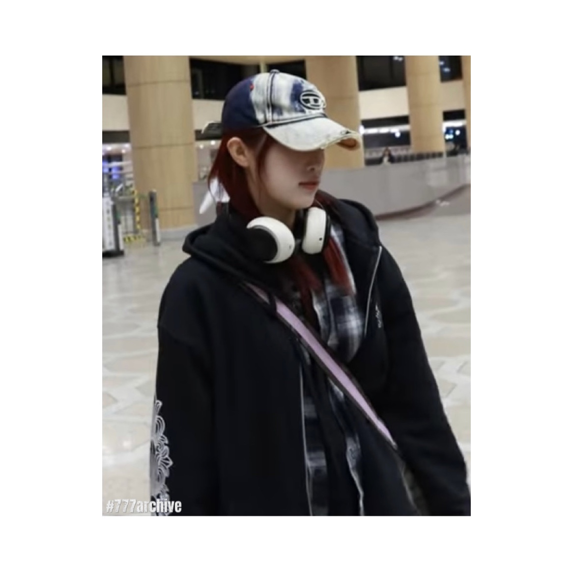 Chrome Hearts Horseshoe Floral Heavyweight Zip-Up Hoodie Black, Stussy x Beats Studio Pro Wireless Headphone Black (Korean Ver.) 착용 스타일 - 1