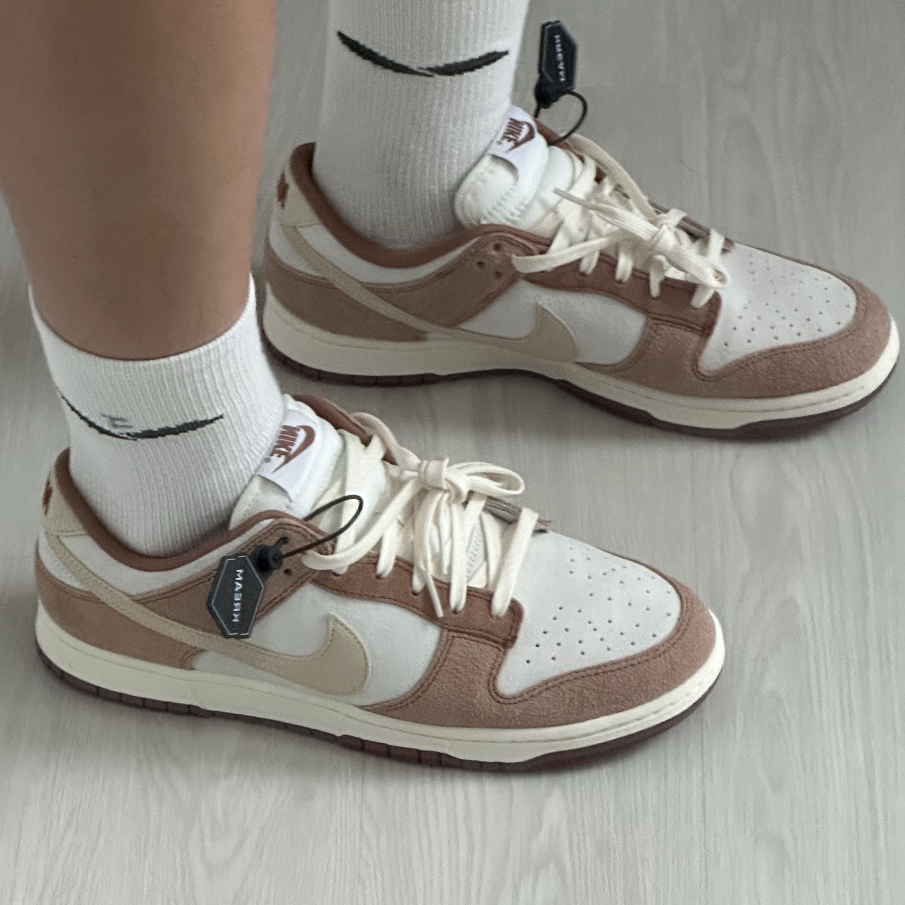 Nike Dunk Low Pro Premium Medium Curry 착용 스타일