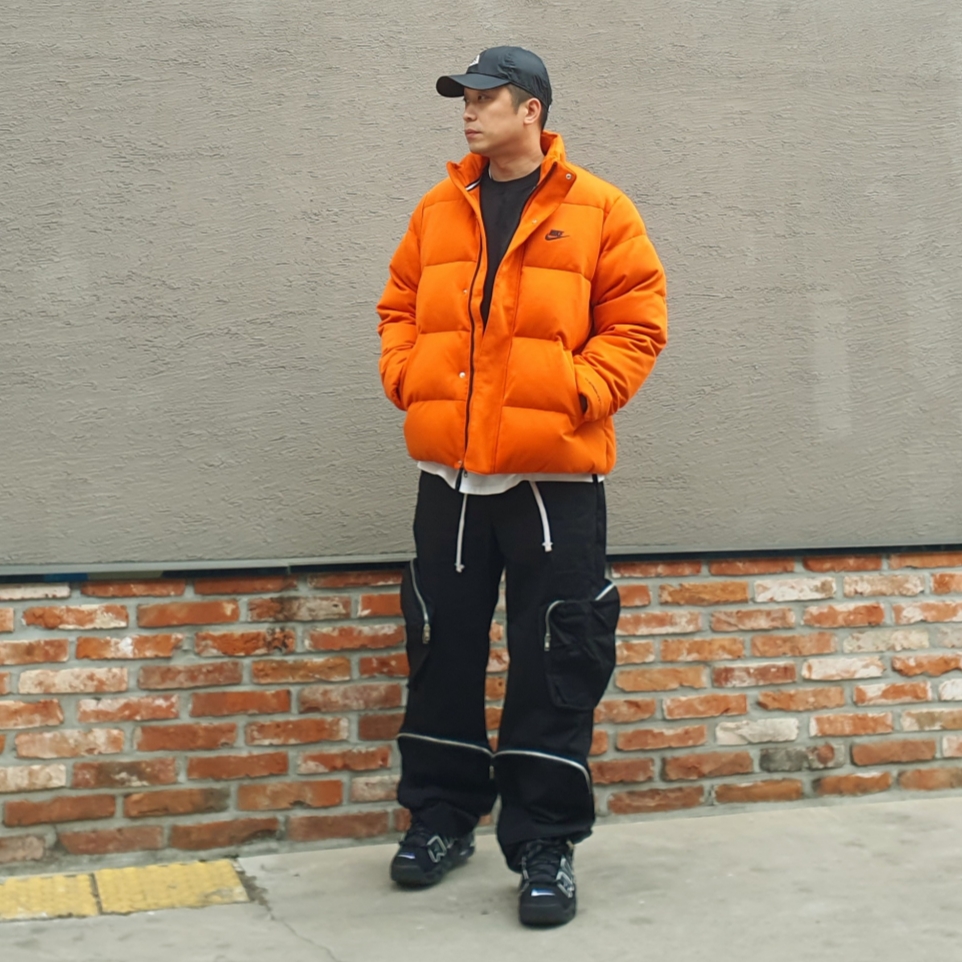 Nike x Ambush Air More Uptempo Low Black and White, Nike NSW Tech Oversized Puffer Jacket Campfire Orange - Asia 착용 스타일 - 1