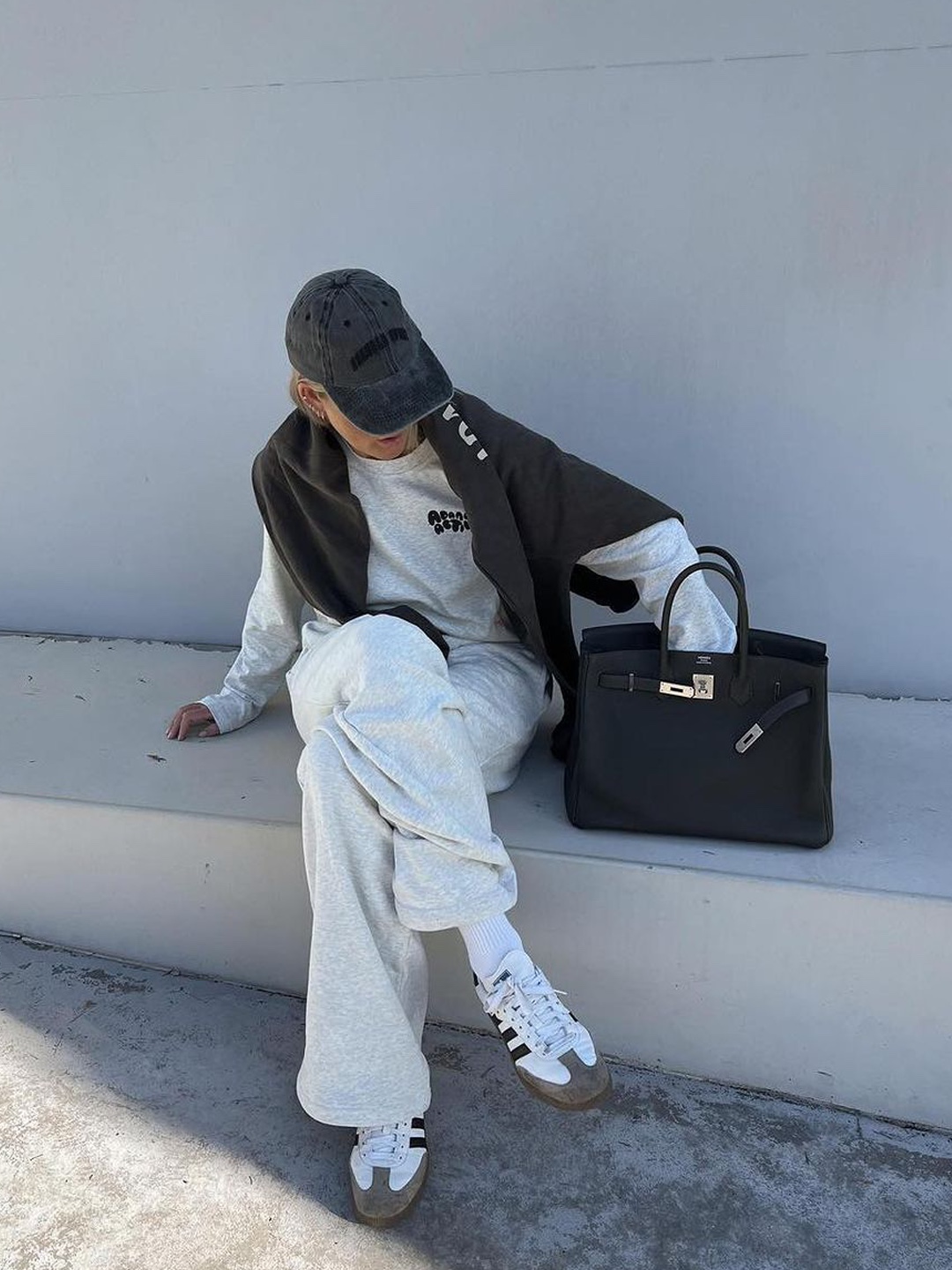 Zara x Ader Error Jogger Pants Grey 착용 스타일 - 2