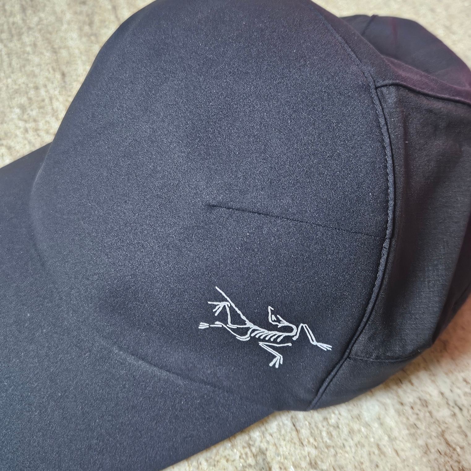 Arc'teryx Calvus Cap Black 착용 스타일