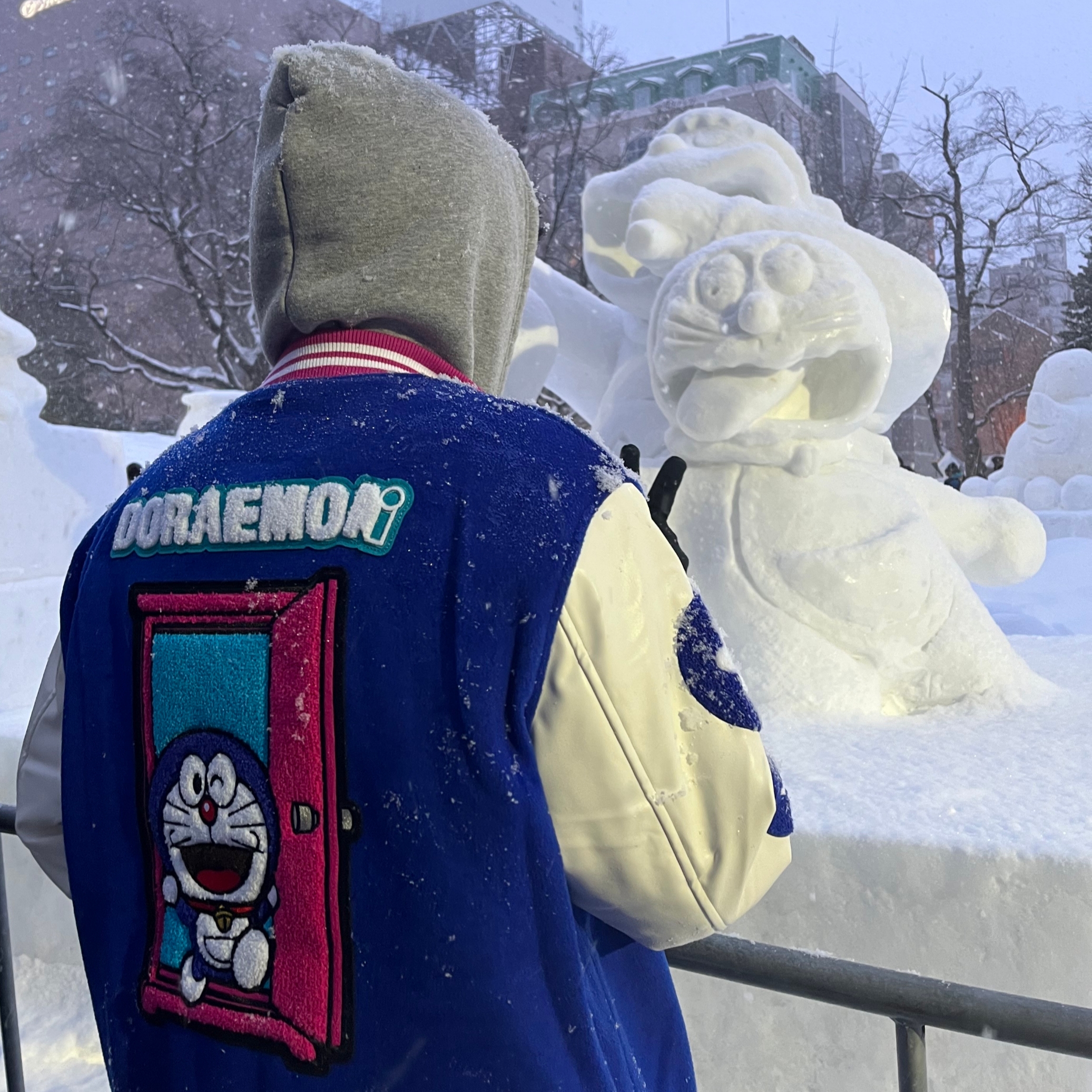 Vandy The Pink x Doraemon Varsity Jacket 착용 스타일