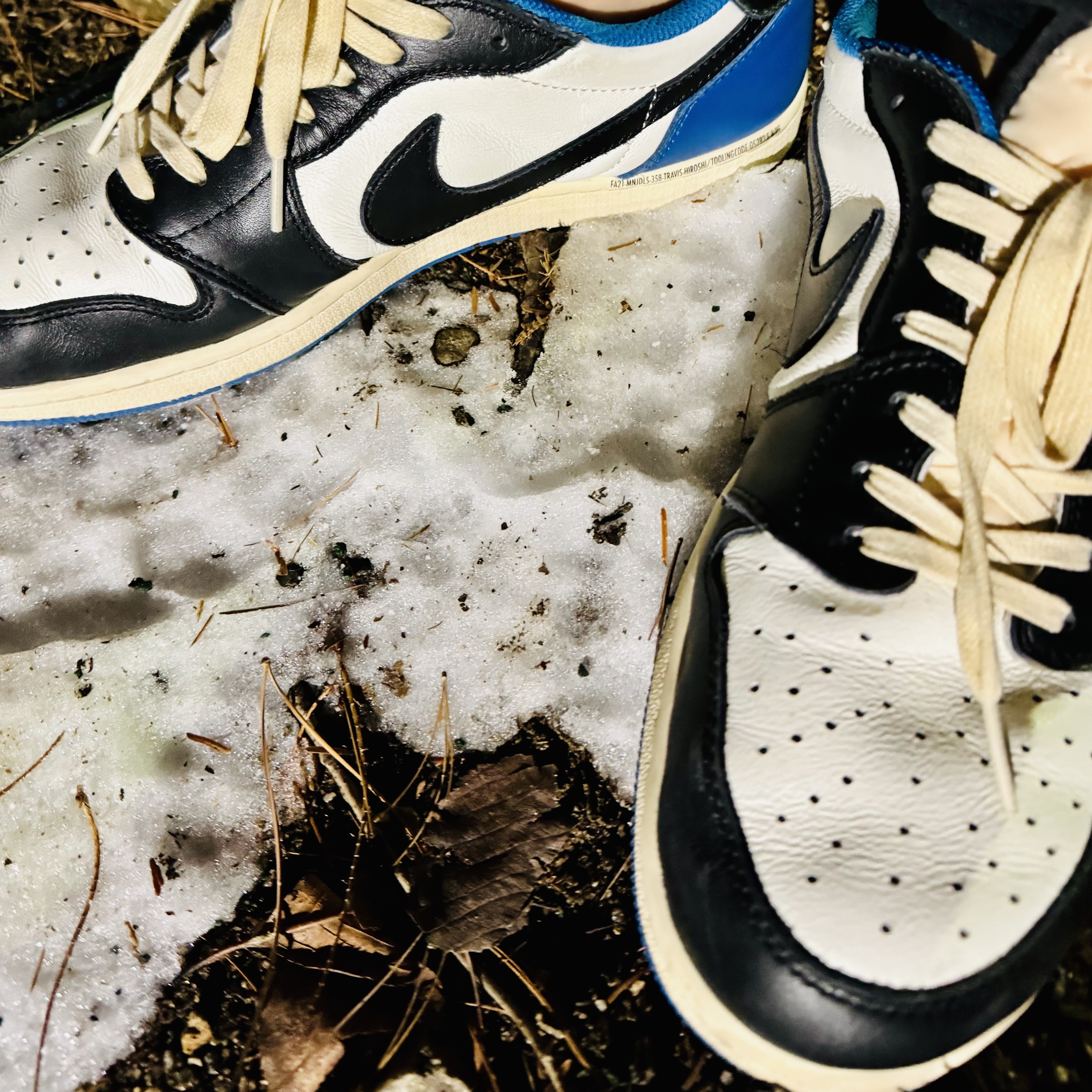 Jordan 1 x Travis Scott x Fragment Retro Low OG SP Military Blue 착용 스타일