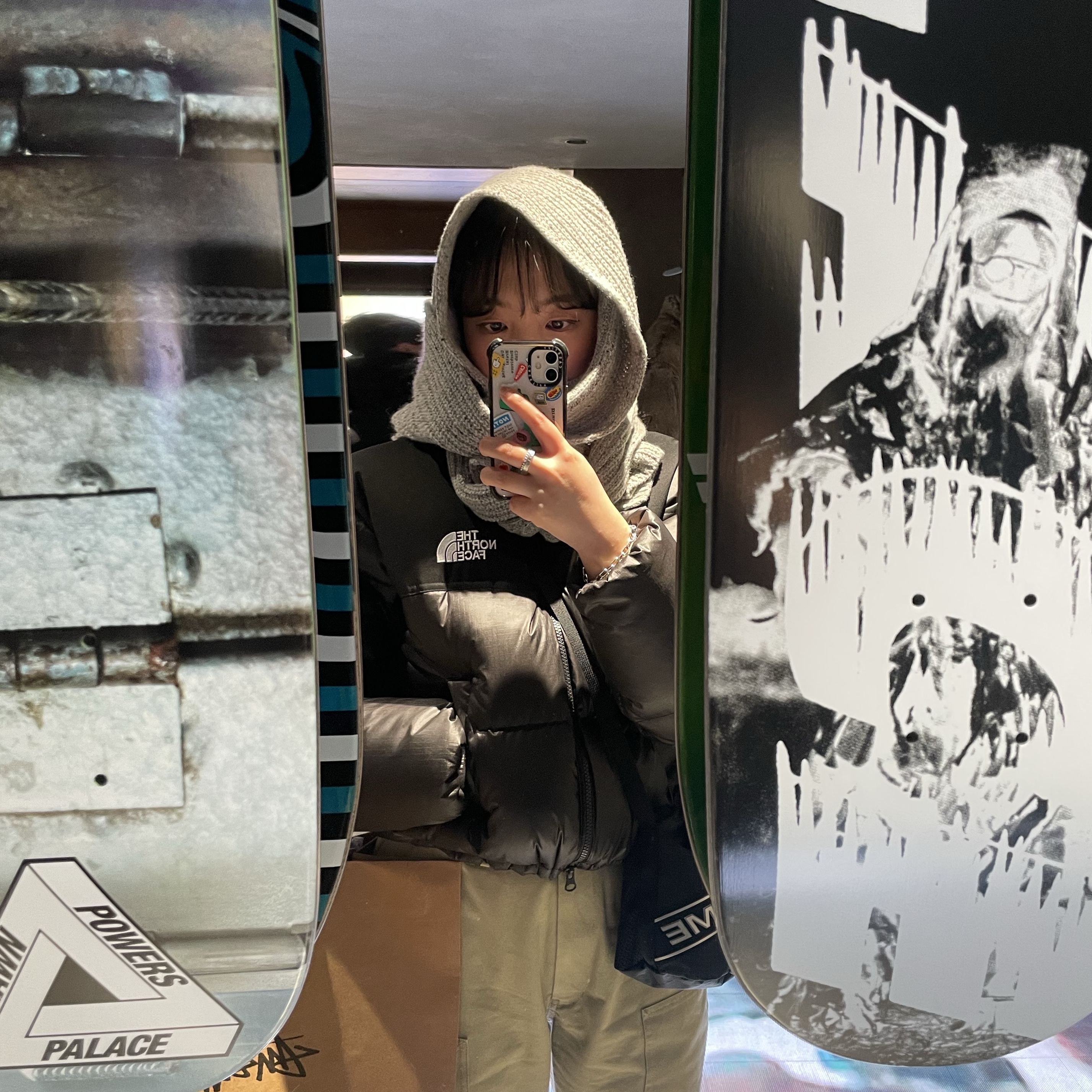 슈프림 스몰 신치 파우치 블랙 - 23FW, (W) 미스치프 에이프런 포켓 워크 팬츠 카키 베이지 착용 스타일