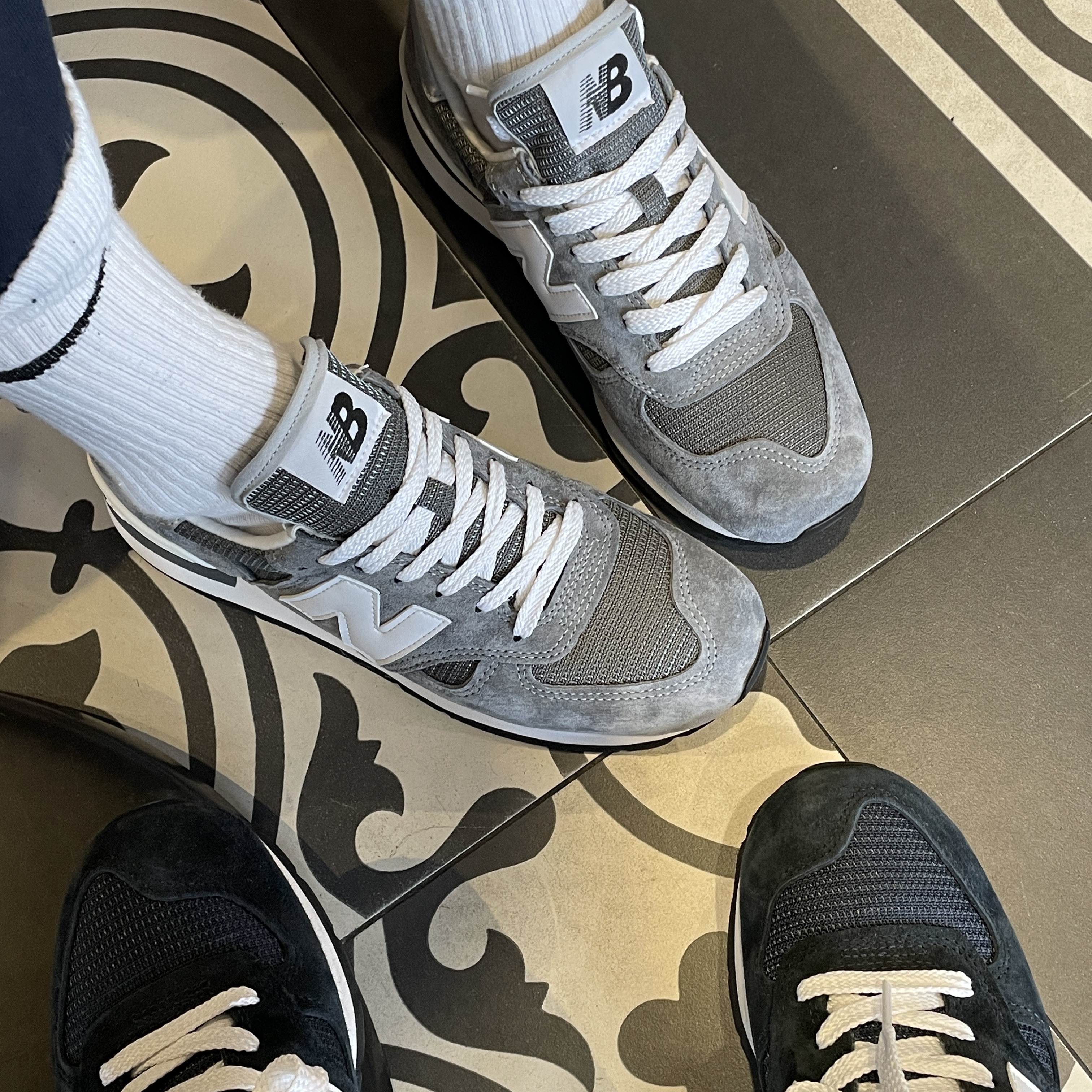 New Balance 990v1 Made in USA Grey White, New Balance 990v1 Made in USA Navy 착용 스타일