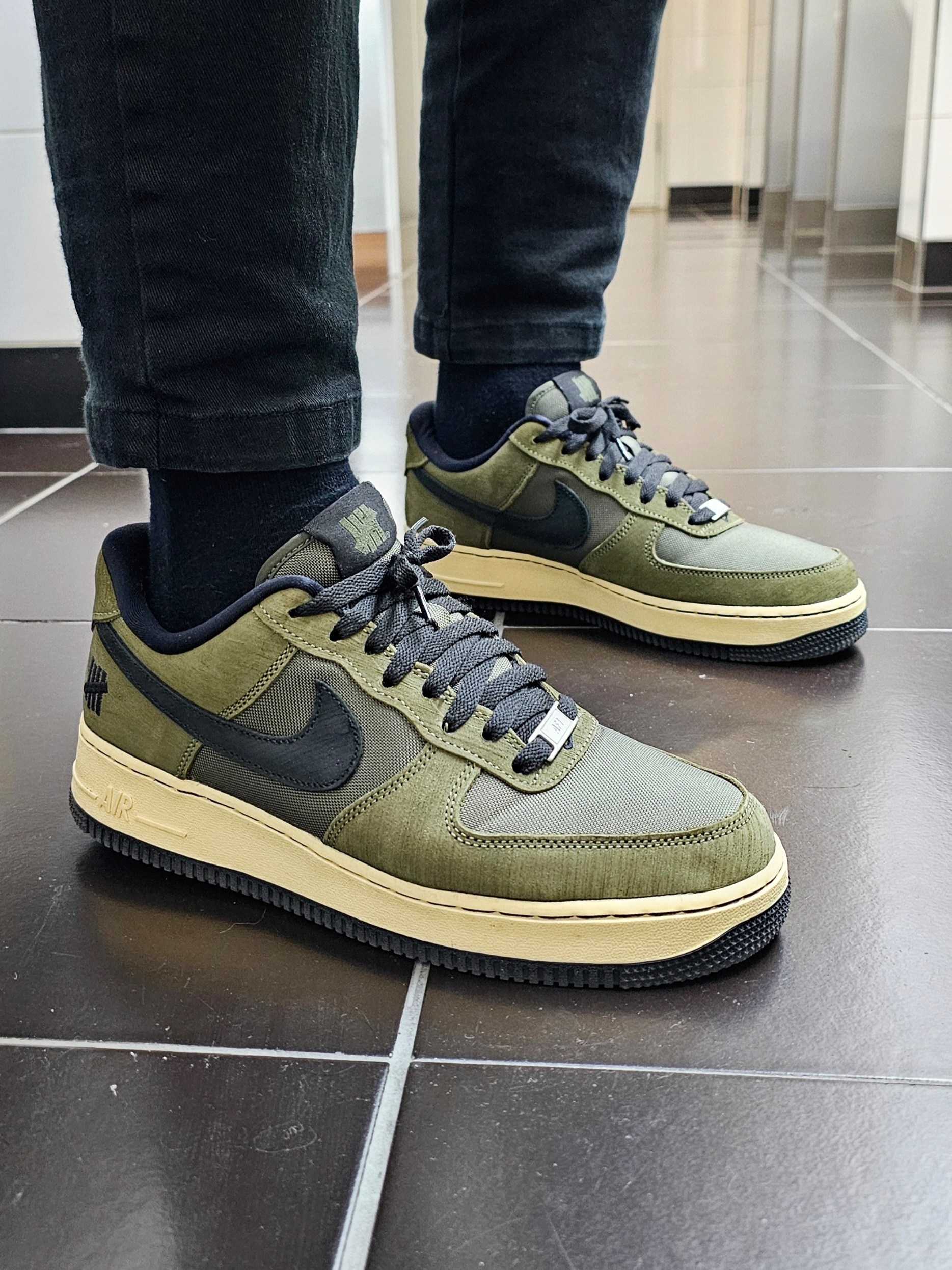 Nike x Undefeated Air Force 1 Low SP Ballistic 착용 스타일
