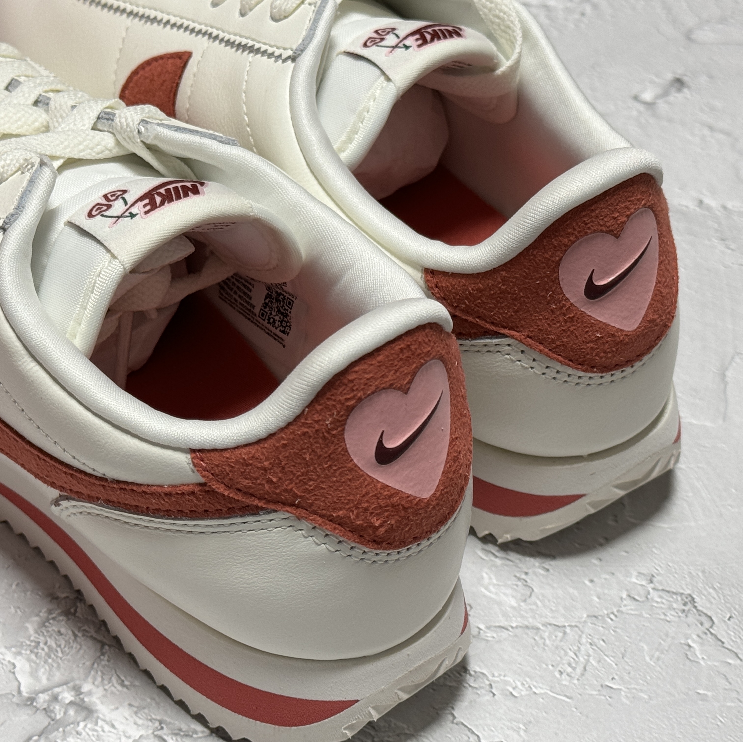 (W) Nike Cortez SE Valentine Day Sail Adobe 착용 스타일