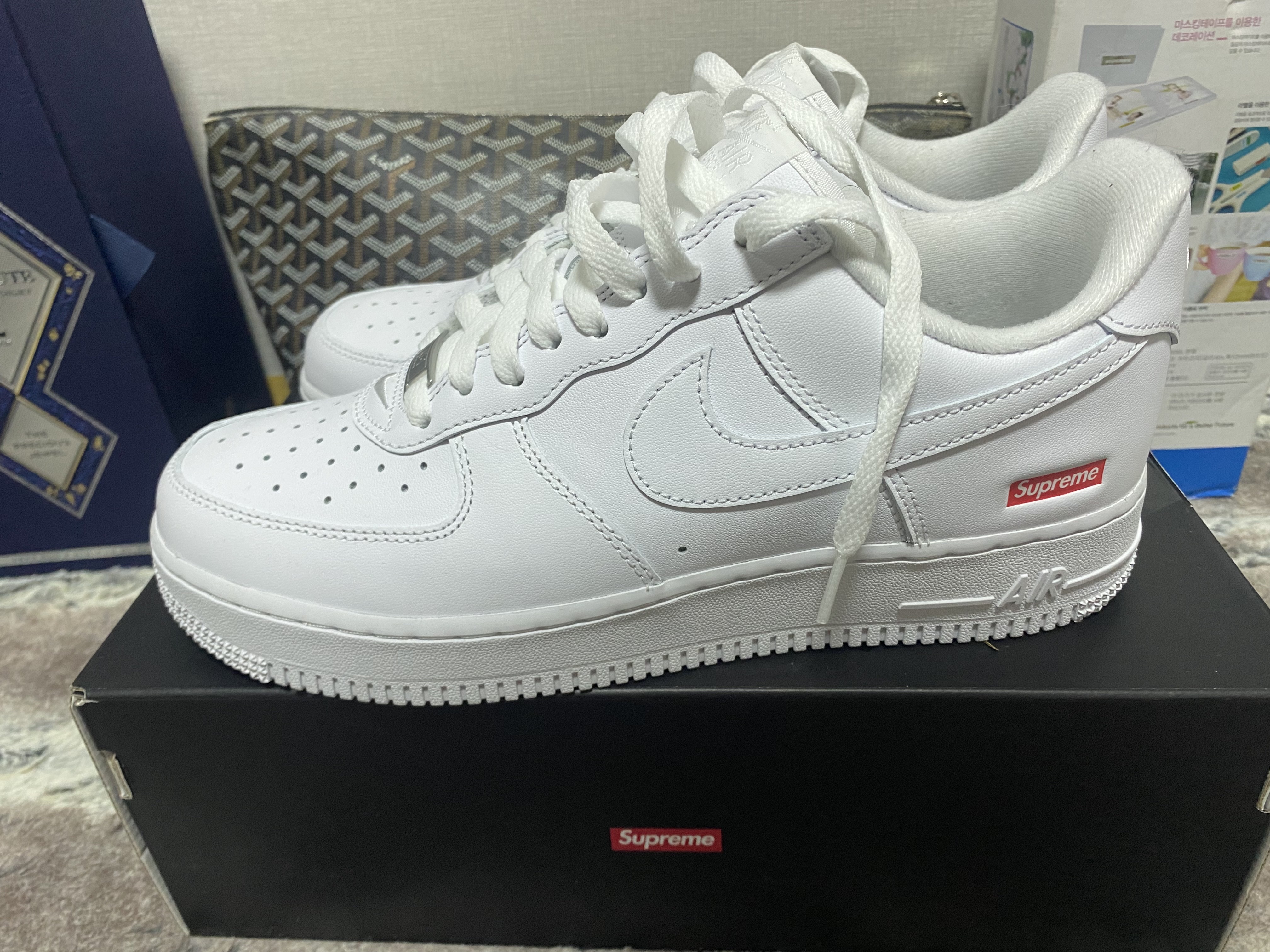 Nike x Supreme Air Force 1 Low White 착용 스타일