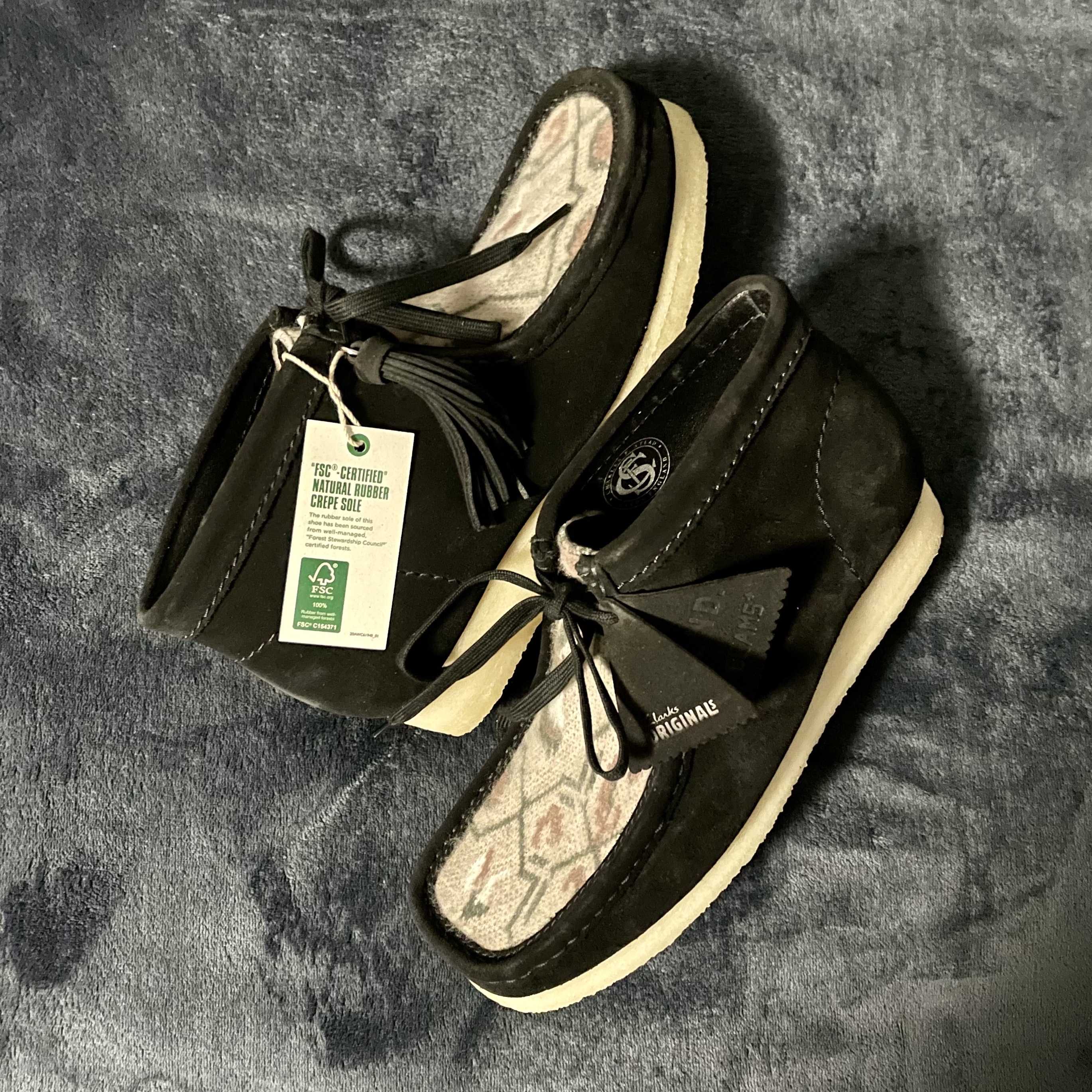 Clarks x END. x Beams Plus Ski Club Wallabee Boot Black 착용 스타일 - 2