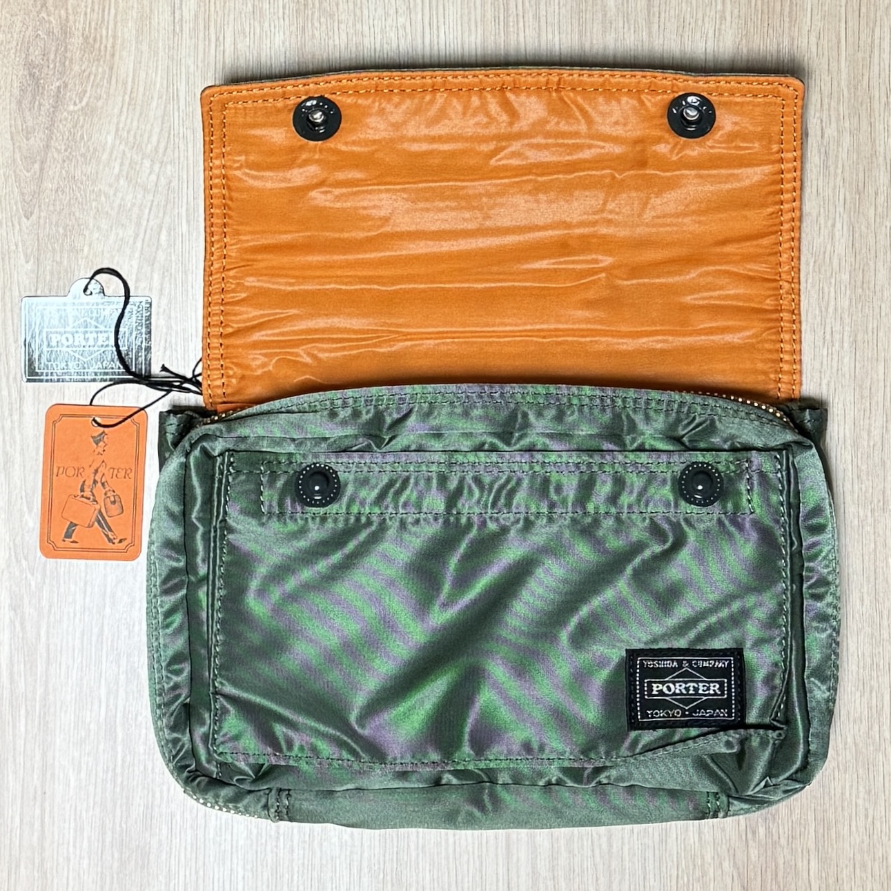 Porter Tanker Shoulder Bag Sage Green 착용 스타일