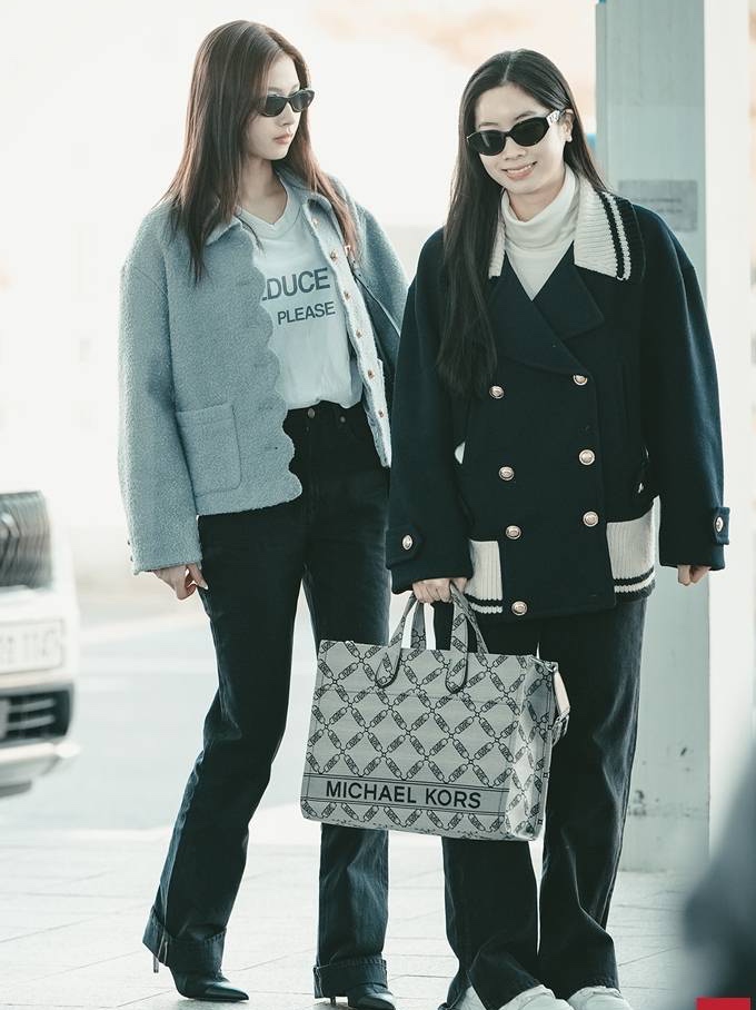Prada Symbole Sunglasses Slate Gray Lenses Alternative fit 착용 스타일