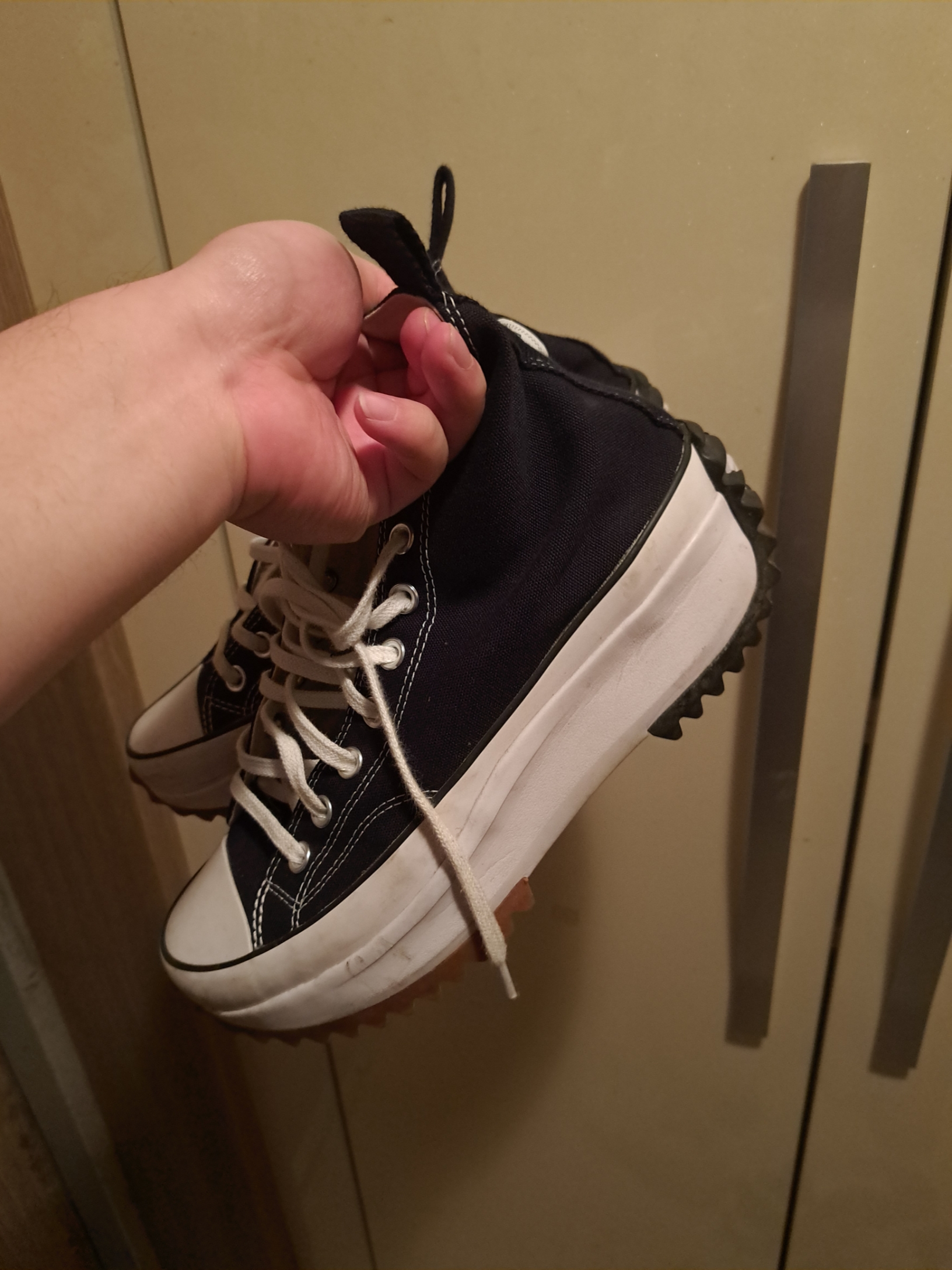 Converse Run Star Hike Hi Black White Gum 착용 스타일 - 3