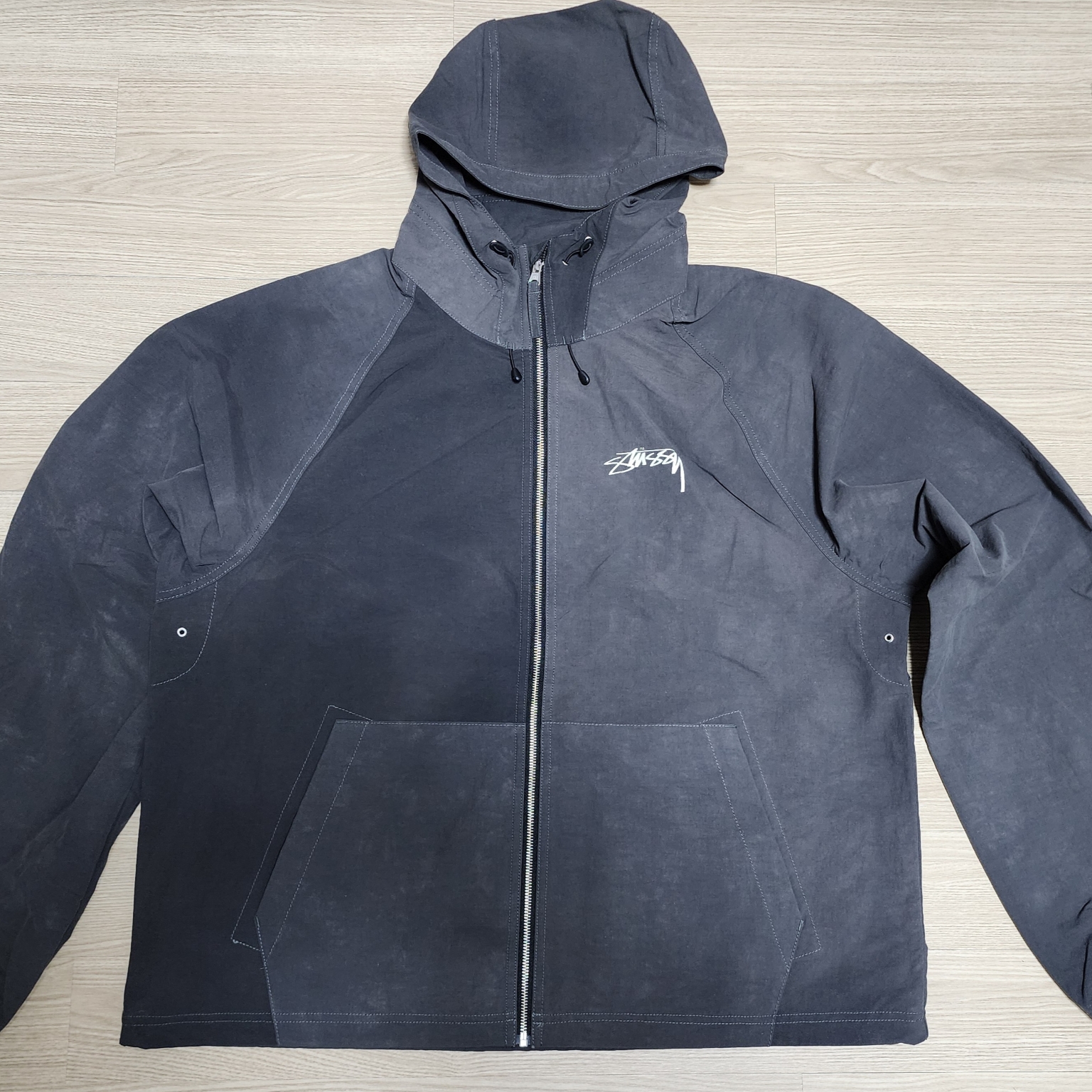 Stussy Wave Dye Beach Shell Jacket Black 착용 스타일