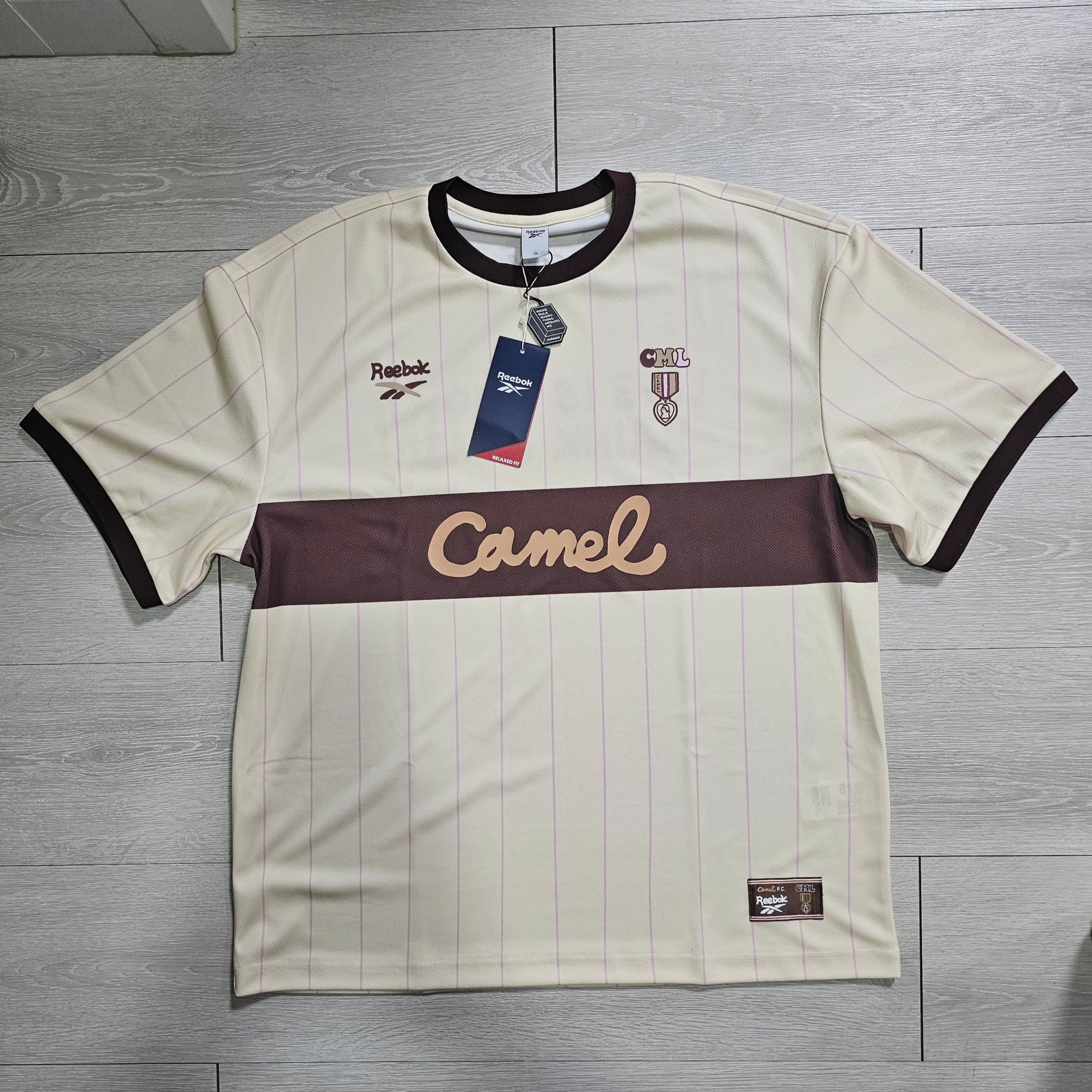 Reebok x Camel Coffee Blockcore T-Shirt Camel 착용 스타일 - 2