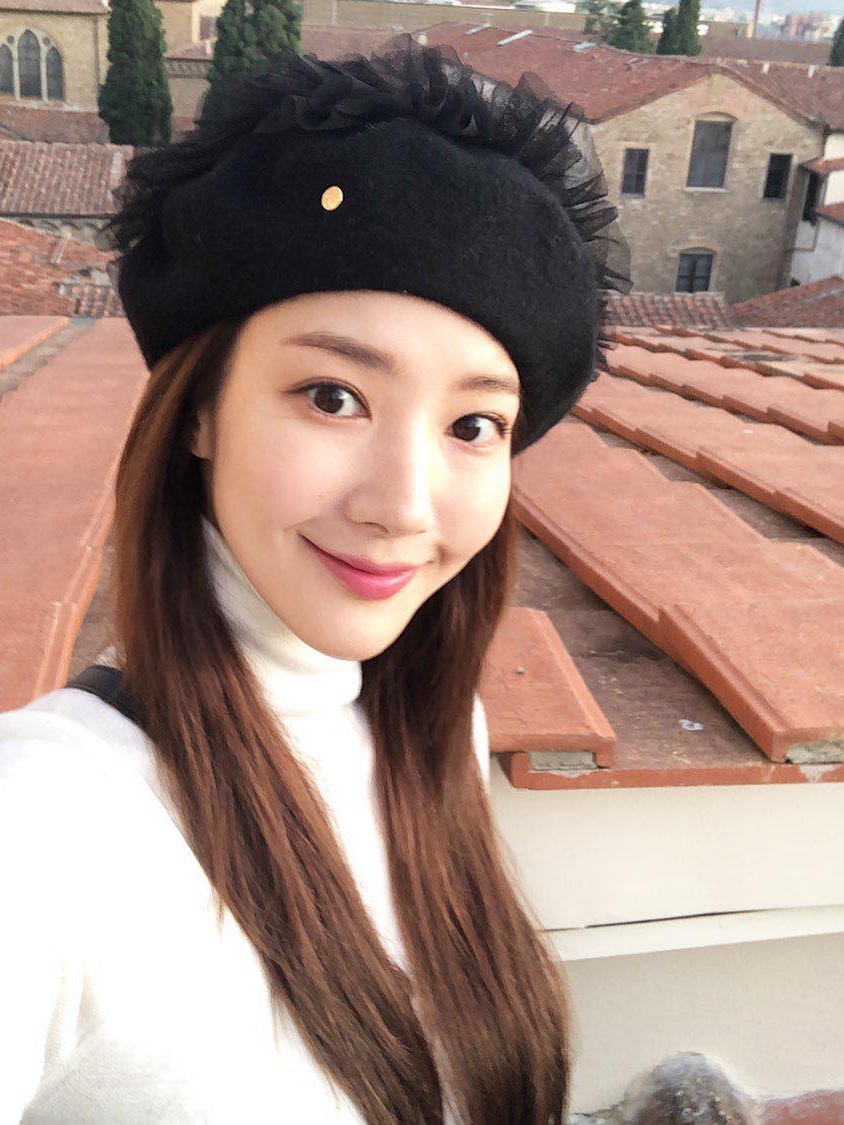 Maison Margiela Heavy Wool Beret Black, (W) Vivienne Westwood Line Orb Embroidery Basque Beret Black 착용 스타일 - 6
