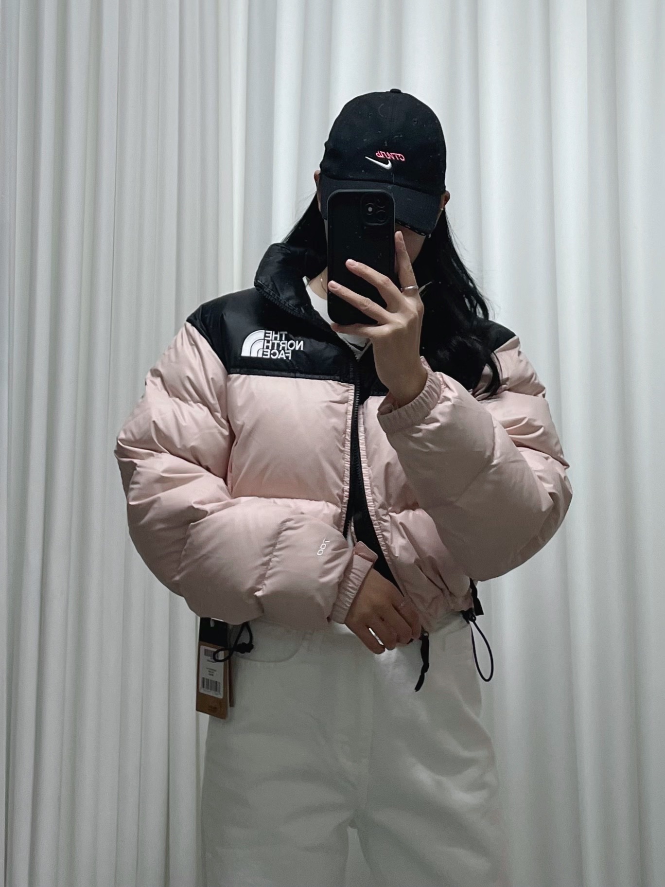 (W) The North Face Nuptse Short Jacket Pastel Pink, (W) The North Face Nuptse Short Jacket Pink Moss 착용 스타일 - 1