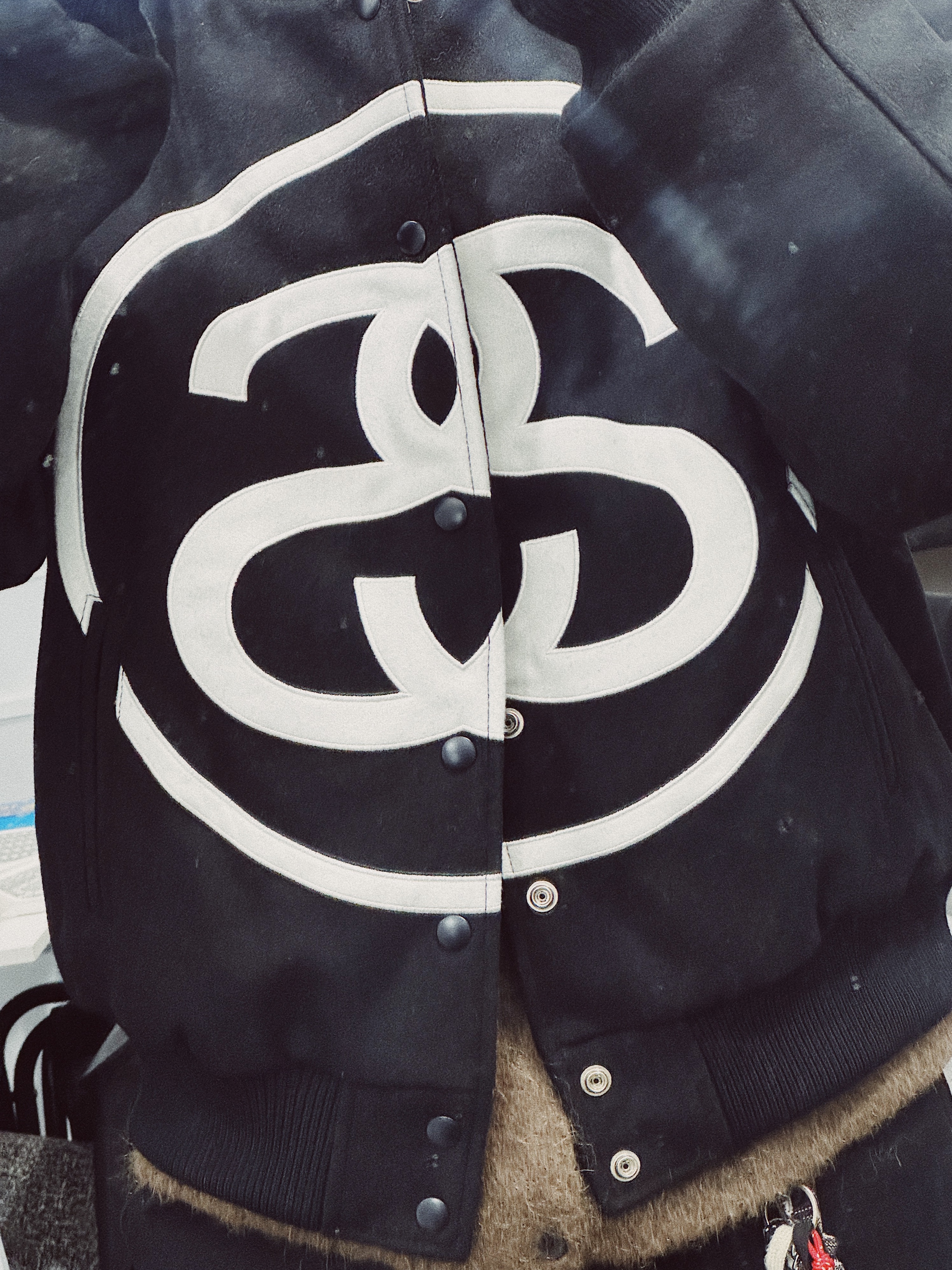 Stussy SS Link Hoodie Black, Stussy SS Link Varsity Jacket Black 착용 스타일 - 4