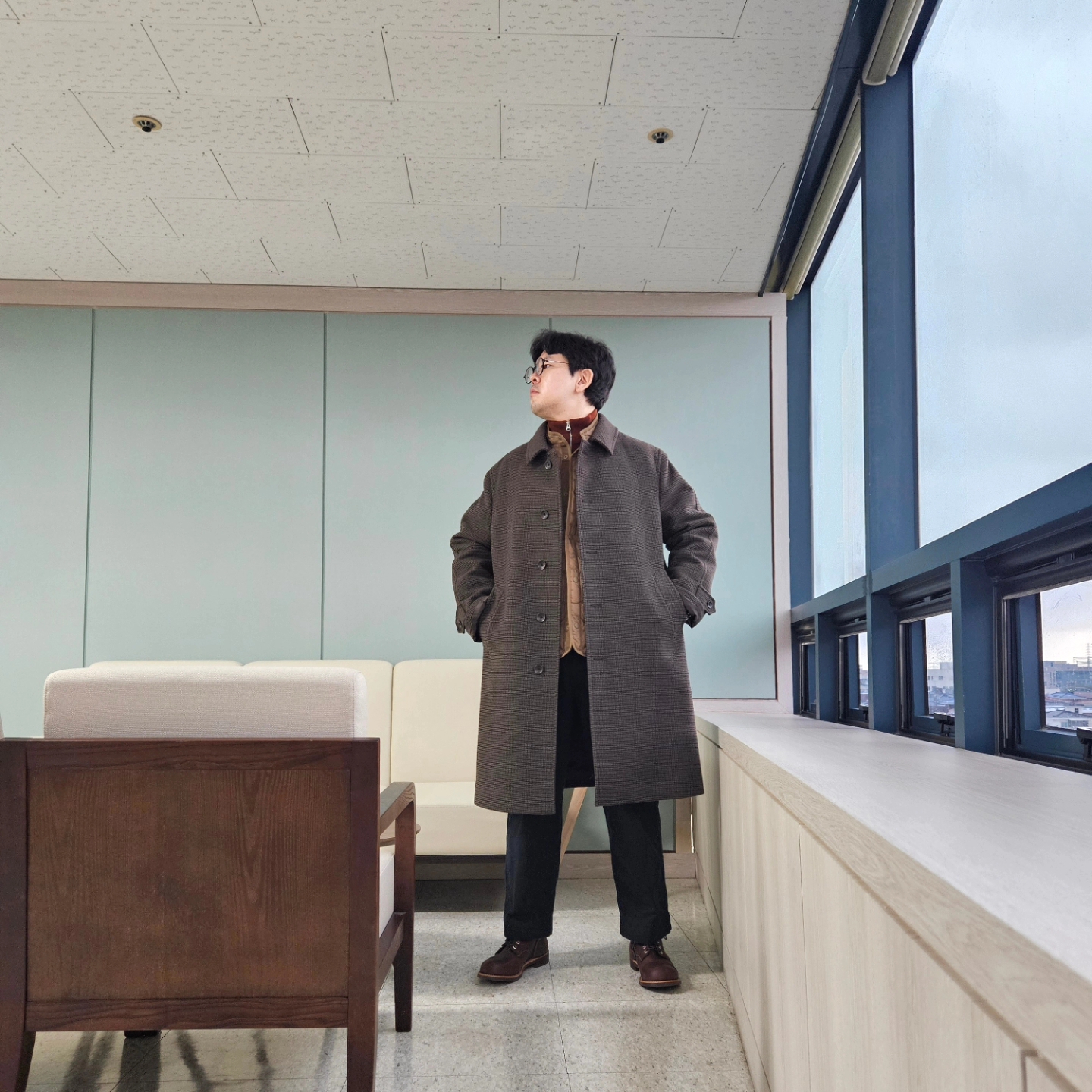 Uniqlo x White Mountaineering Recycled Hybrid Down Jacket Brown, Omega Seamaster Planet Ocean 600M Co Axial Master Chronometer Steel Black 착용 스타일 - 3
