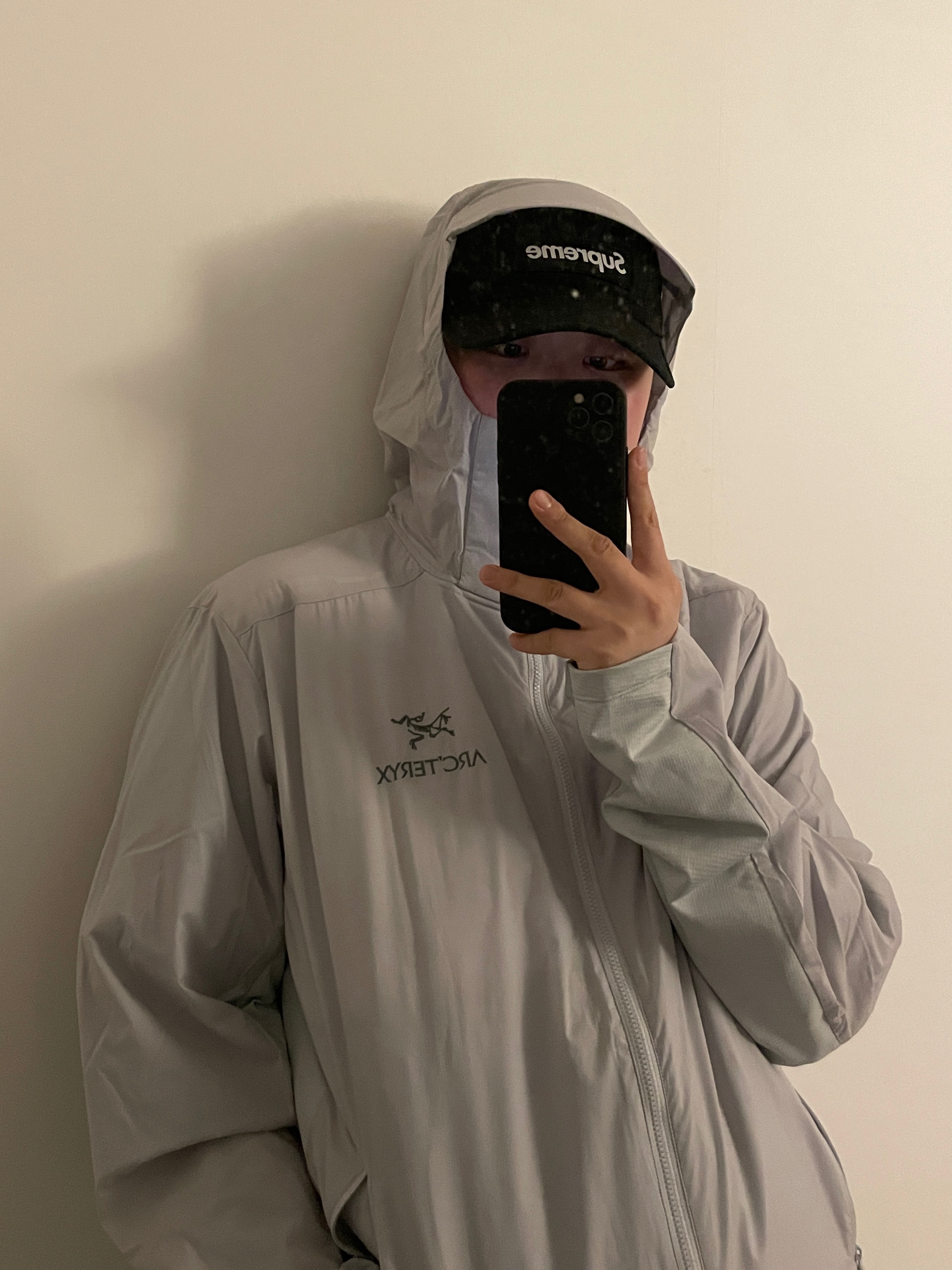 Arc'teryx Atom SL Hoody Solitude, Supreme Military Camp Cap Black - 22FW 착용 스타일