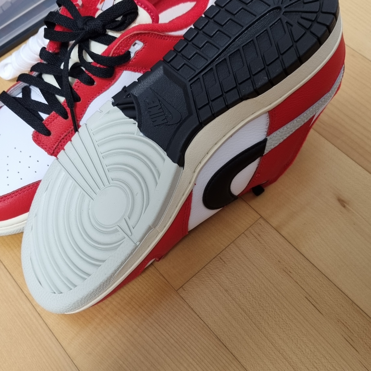 Nike Dunk Low Retro PRM University Red Black 착용 스타일