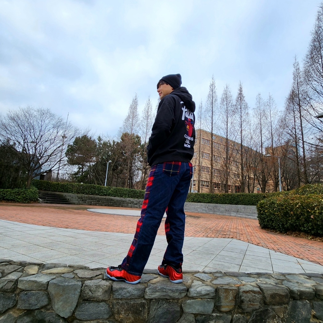 Nike Air Foamposite One Metallic Red, Nike x Patta x FC Barcelona Solo Swoosh Hoodie Culers del Món (FD4147-010) 착용 스타일