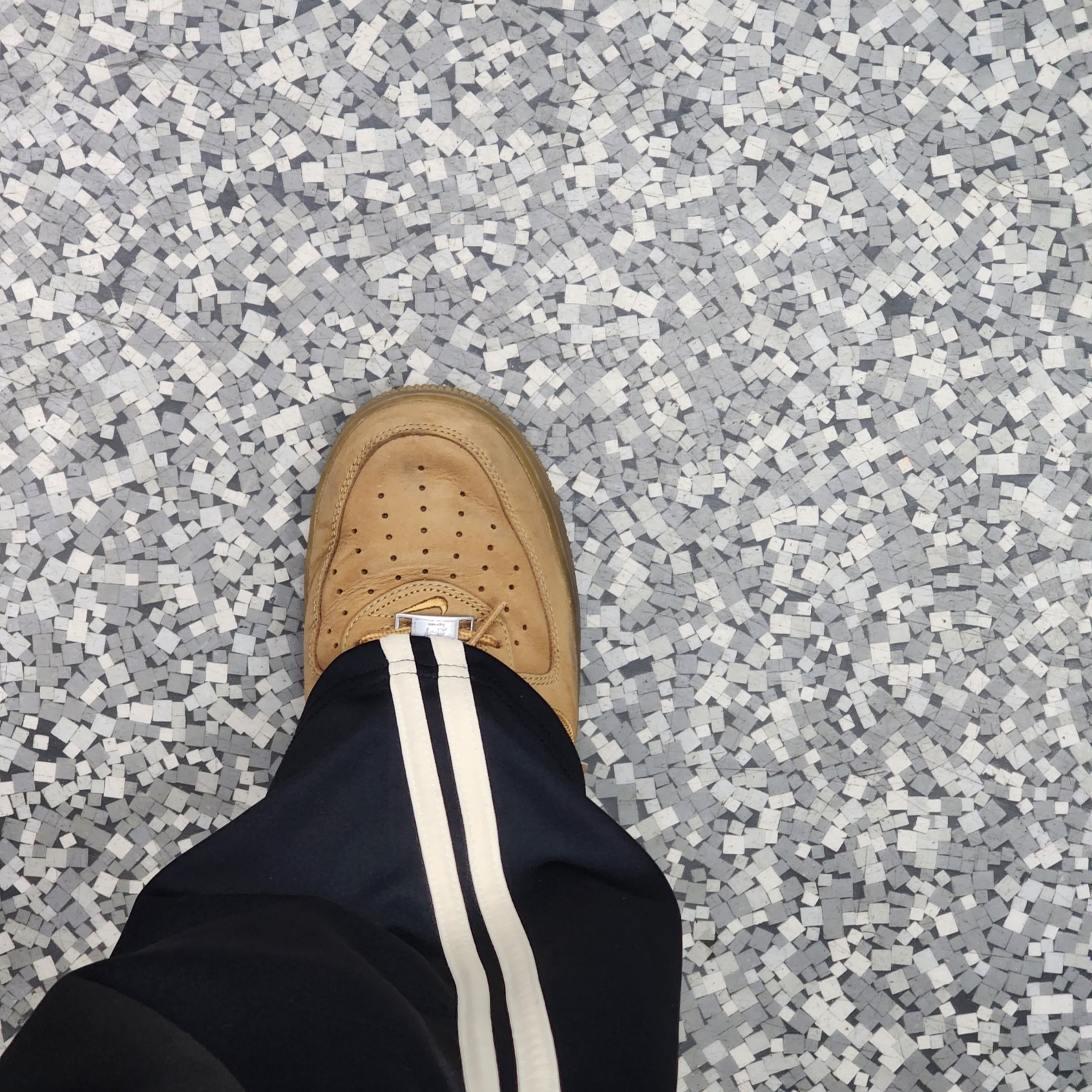 Nike x Supreme Air Force 1 Low Flax 착용 스타일