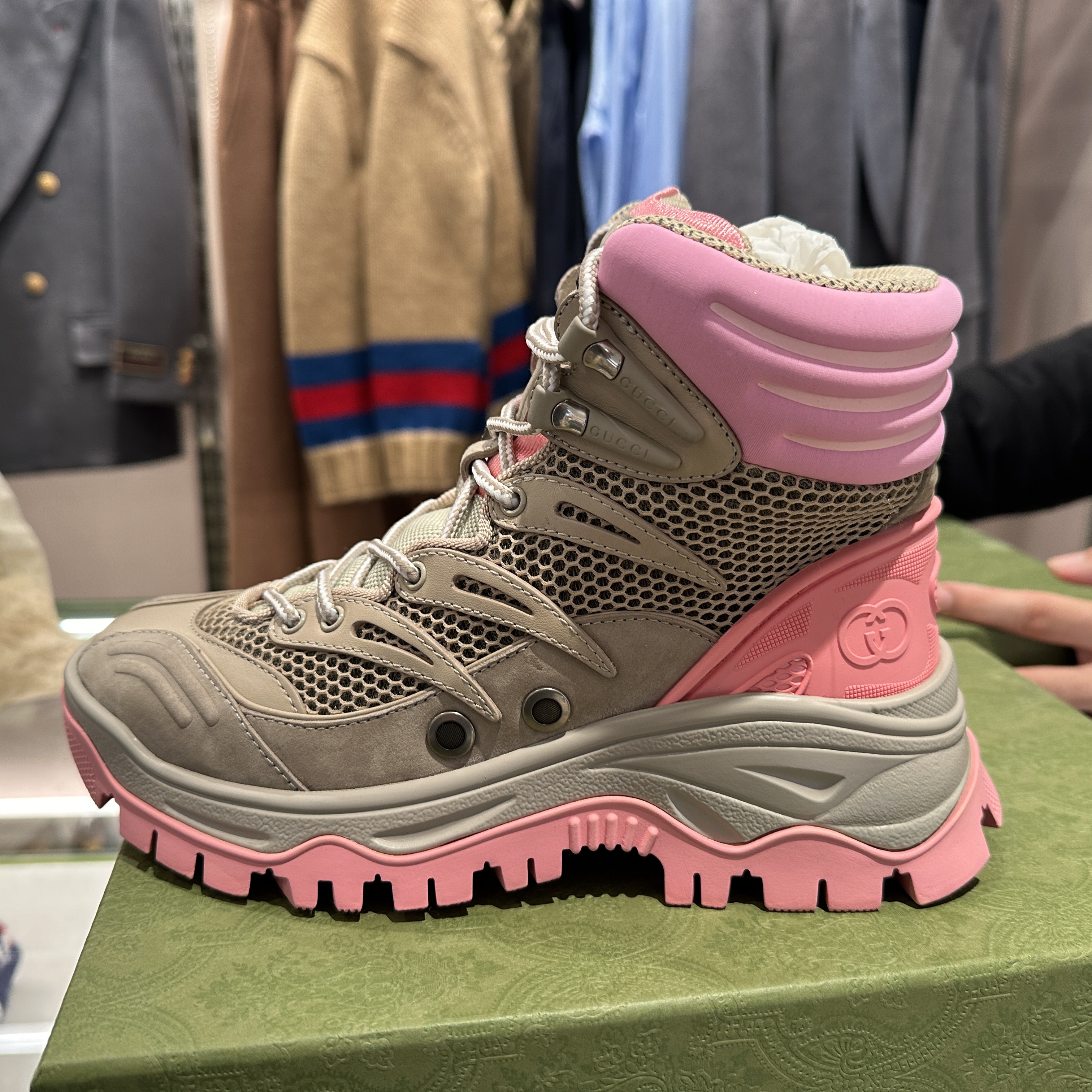 (W) Gucci Lace Up Ankle Boot Beige Pink 착용 스타일 - 2