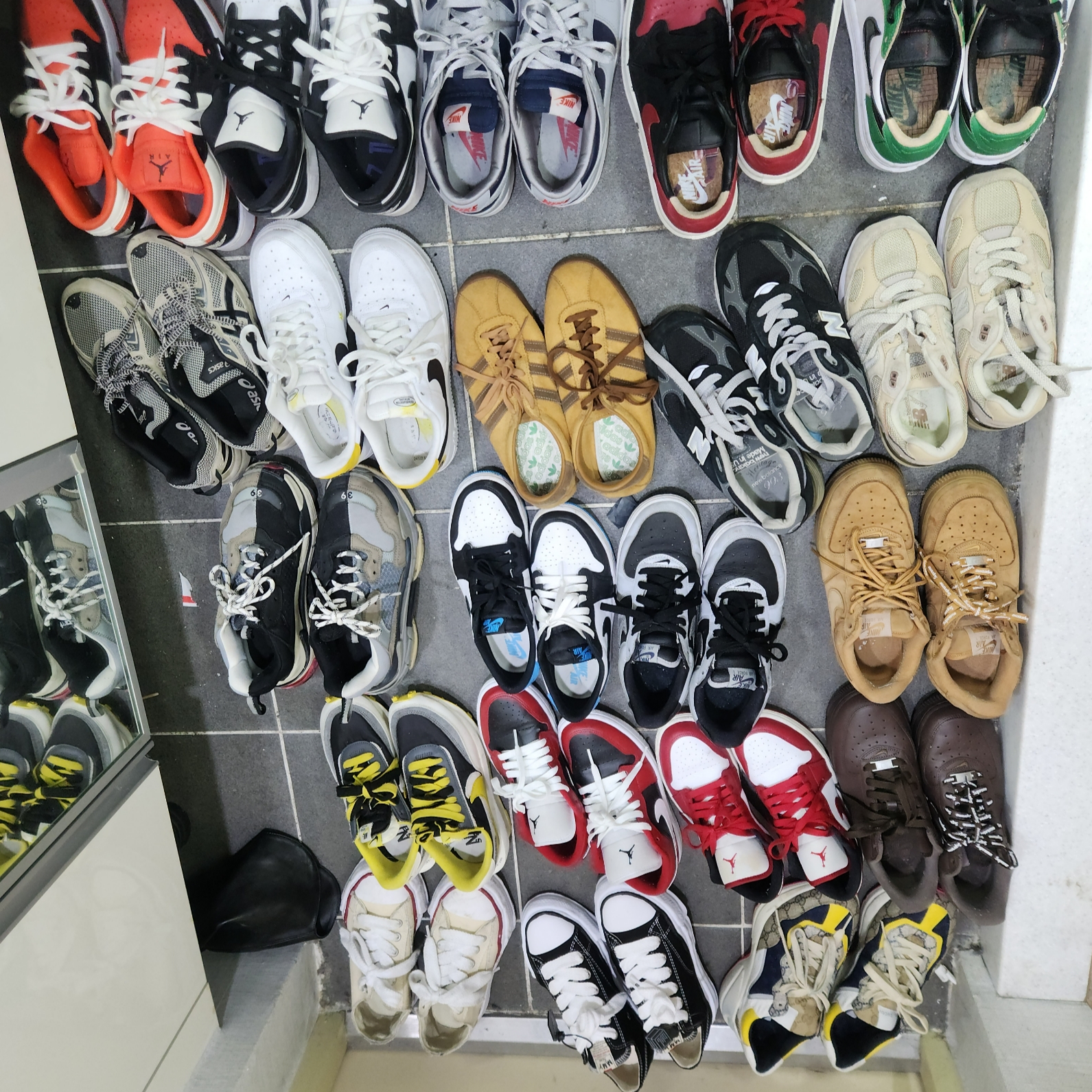 Maison Mihara Yasuhiro Peterson OG Sole Canvas Low Sneakers Black, Gucci GG Rhyton Beige Sneakers Ebony Blue 착용 스타일 - 5