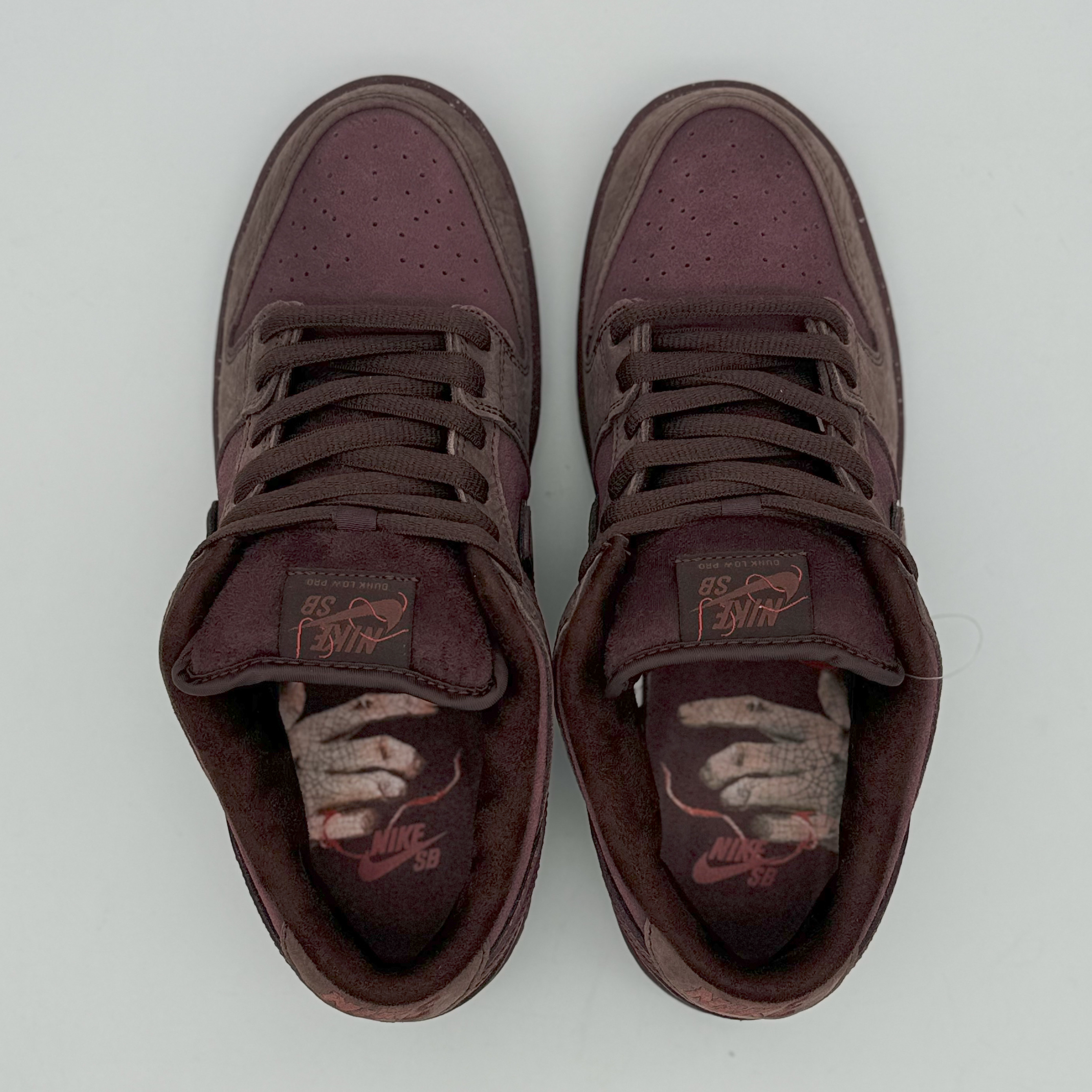 Nike SB Dunk Low PRM Burgundy Crush 착용 스타일 - 6