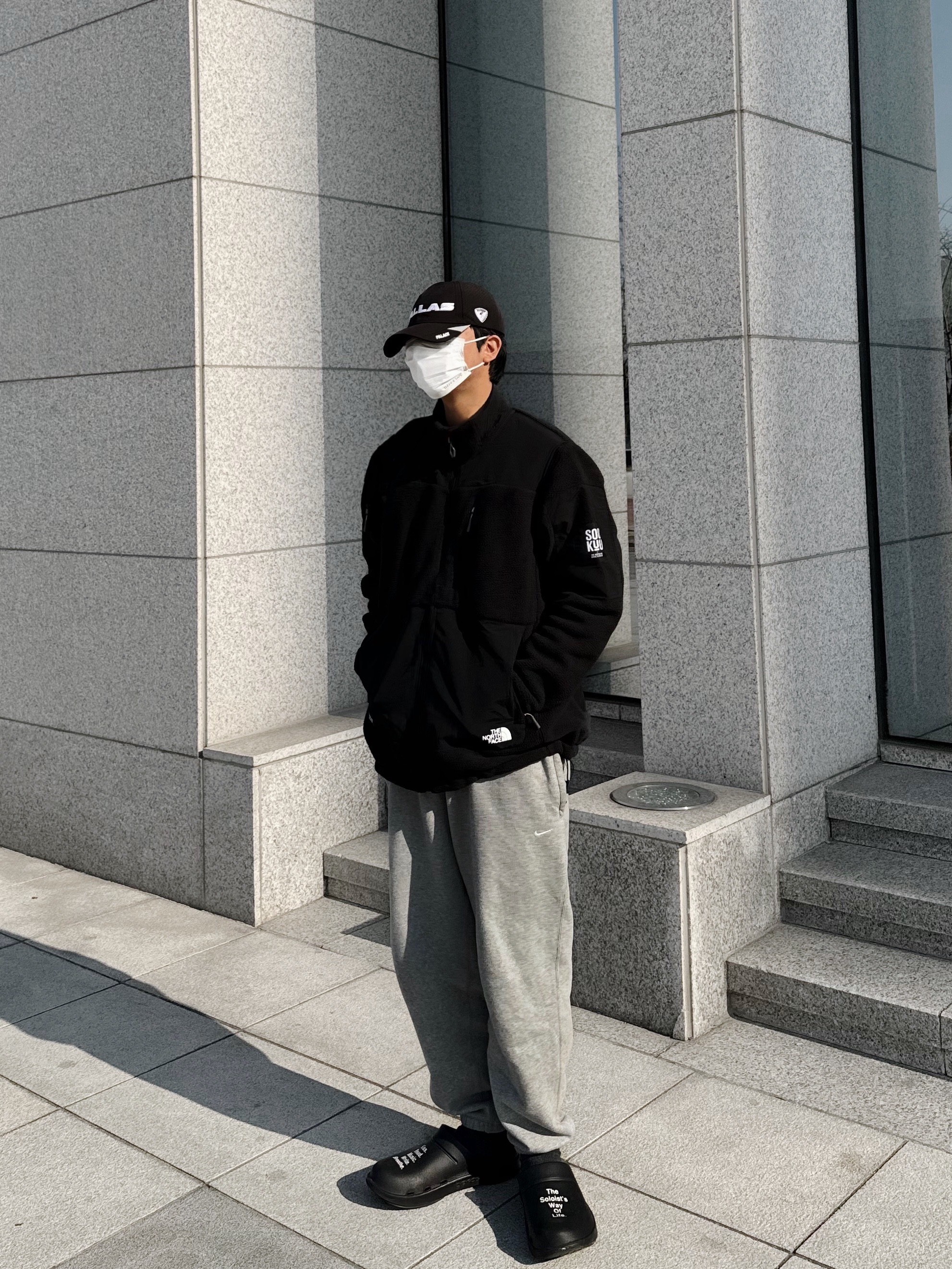 The North Face x Undercover Soukuu Zip-Off Fleece Jacket TNF Black, Palace Pallas 6-Panel Black - 23FW 착용 스타일 - 2