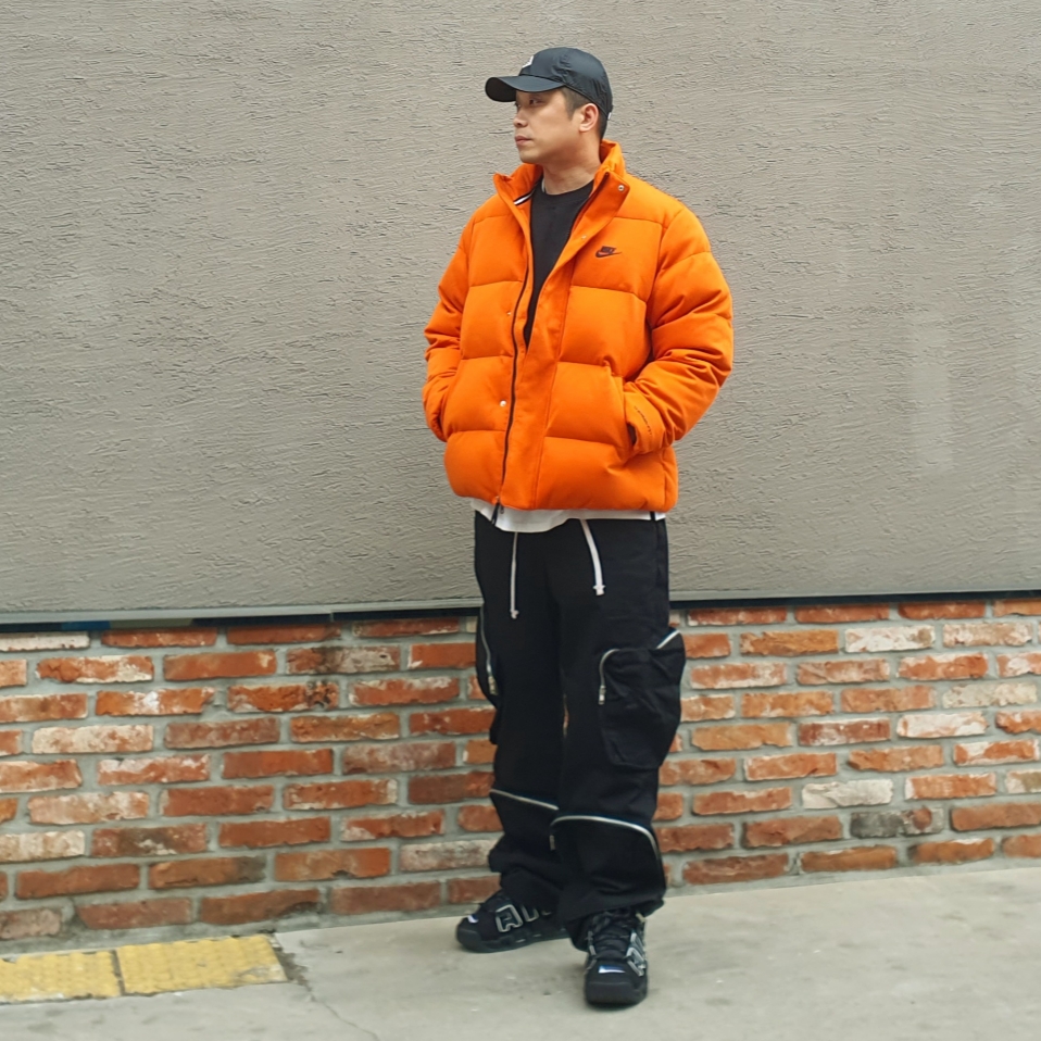 Nike x Ambush Air More Uptempo Low Black and White, Nike NSW Tech Oversized Puffer Jacket Campfire Orange - Asia 착용 스타일 - 2