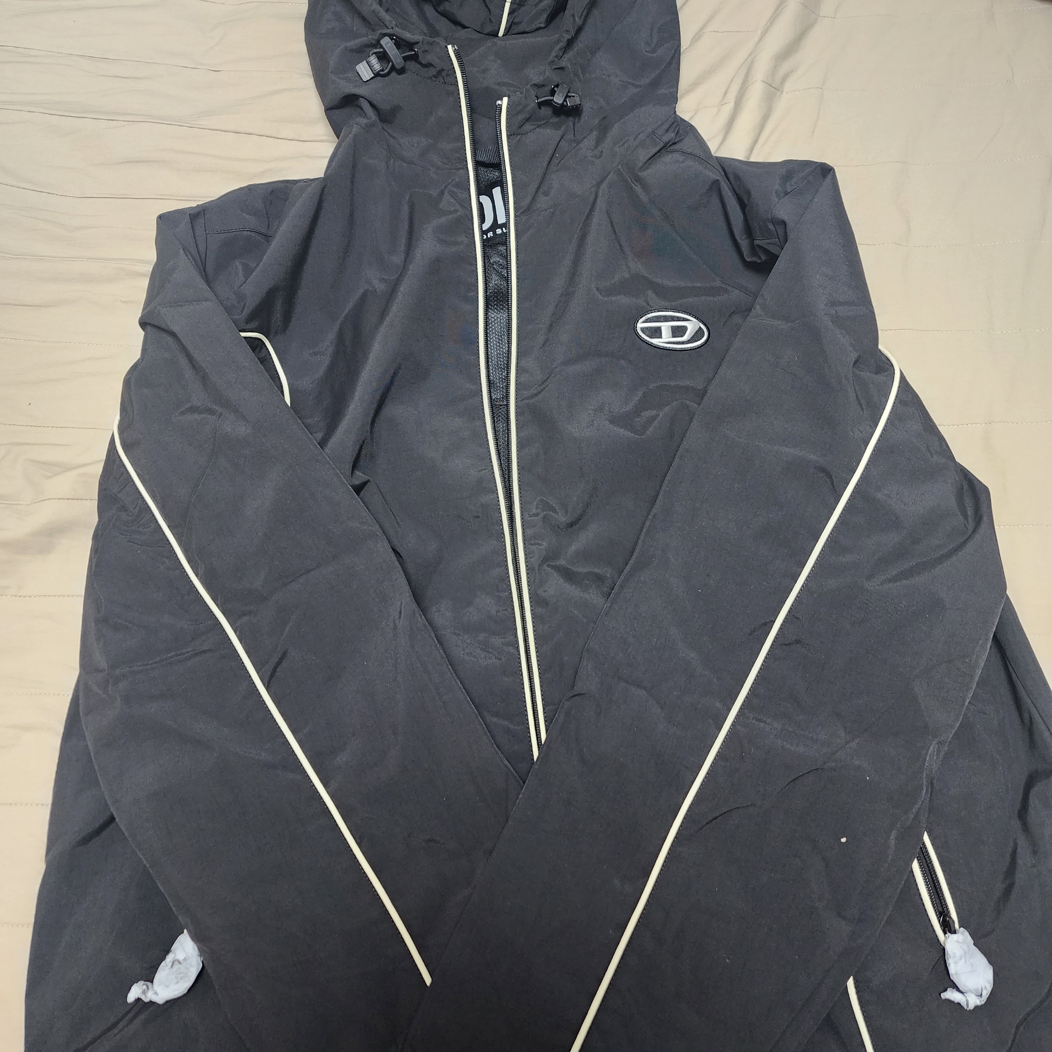 Diesel J-Hives Windbreaker with Contrast Piping Black 착용 스타일