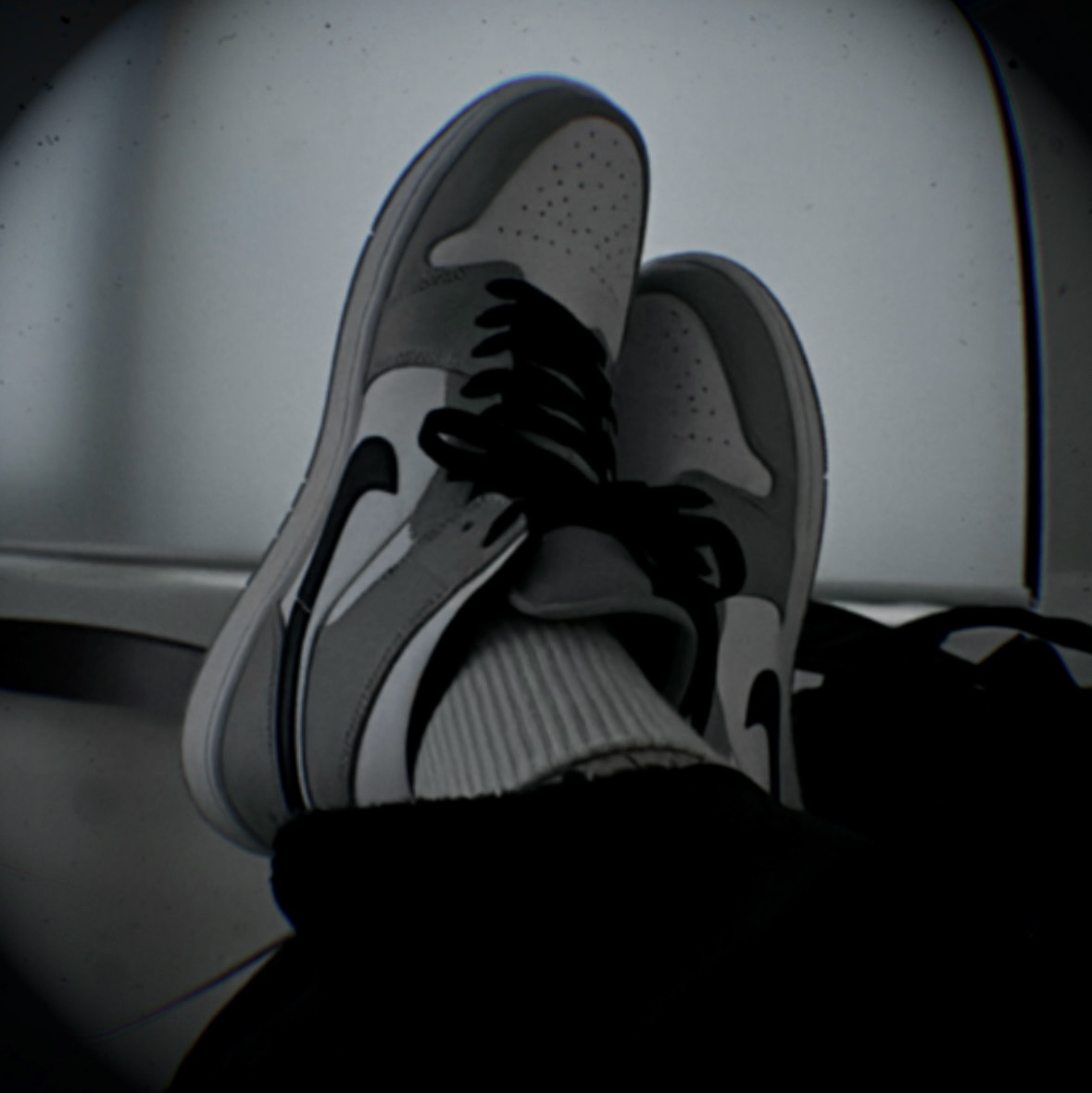 Jordan 1 Mid Light Smoke Grey 착용 스타일 - 1