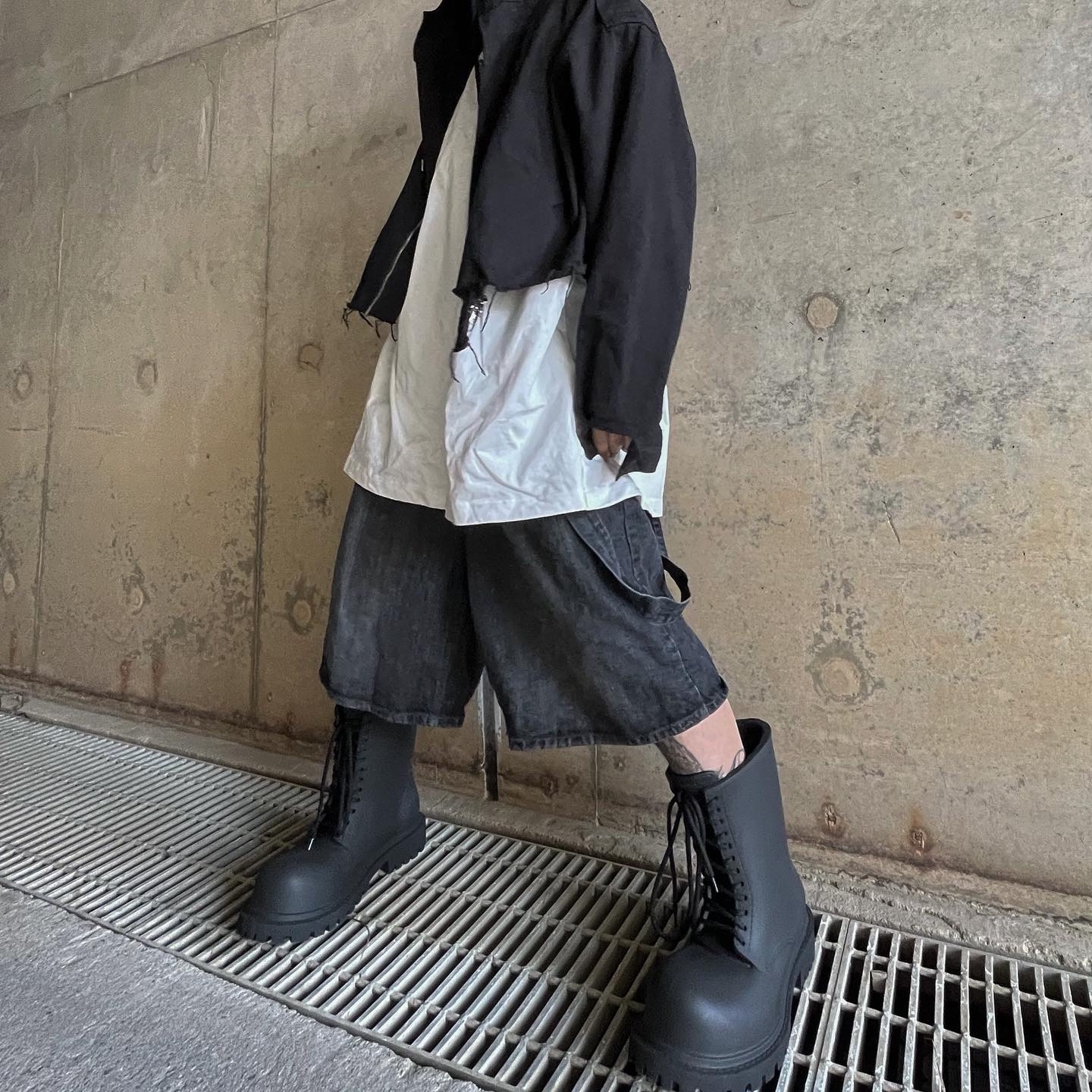 Balenciaga XL Army Boots Full Eva Black 착용 스타일 - 3
