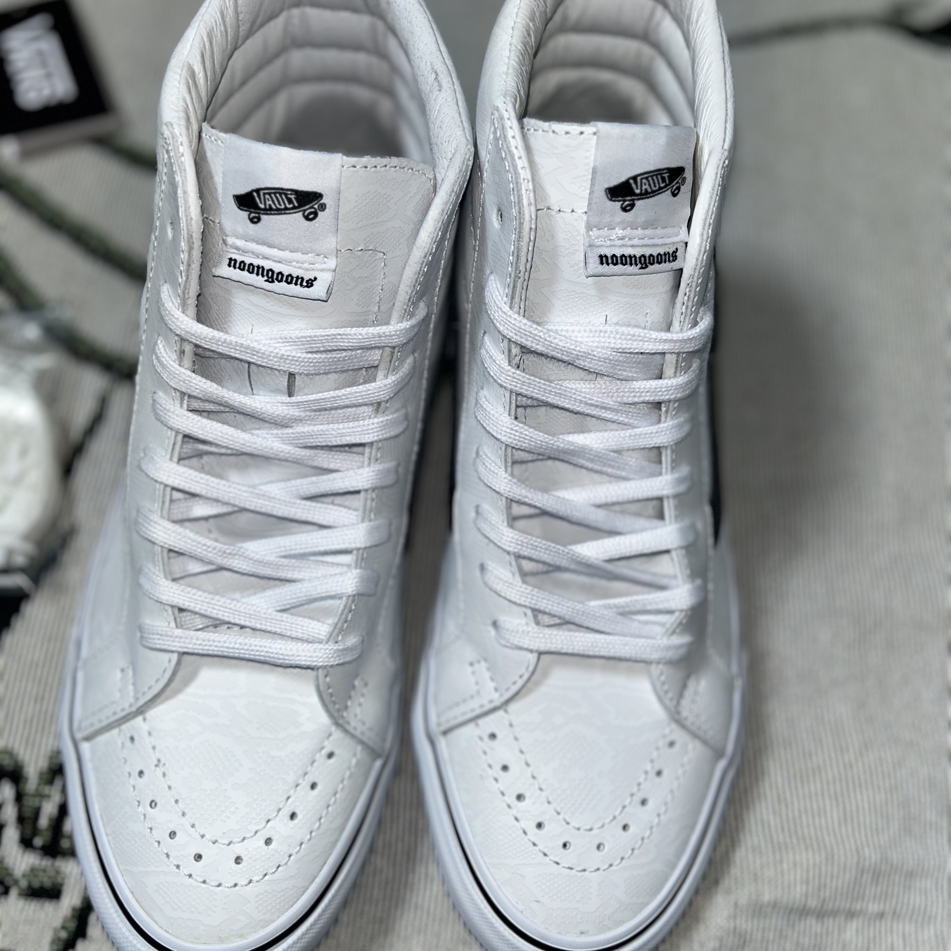 Vans Vault x Noon Goons Sk8-Hi Reissue LX White 착용 스타일 - 3