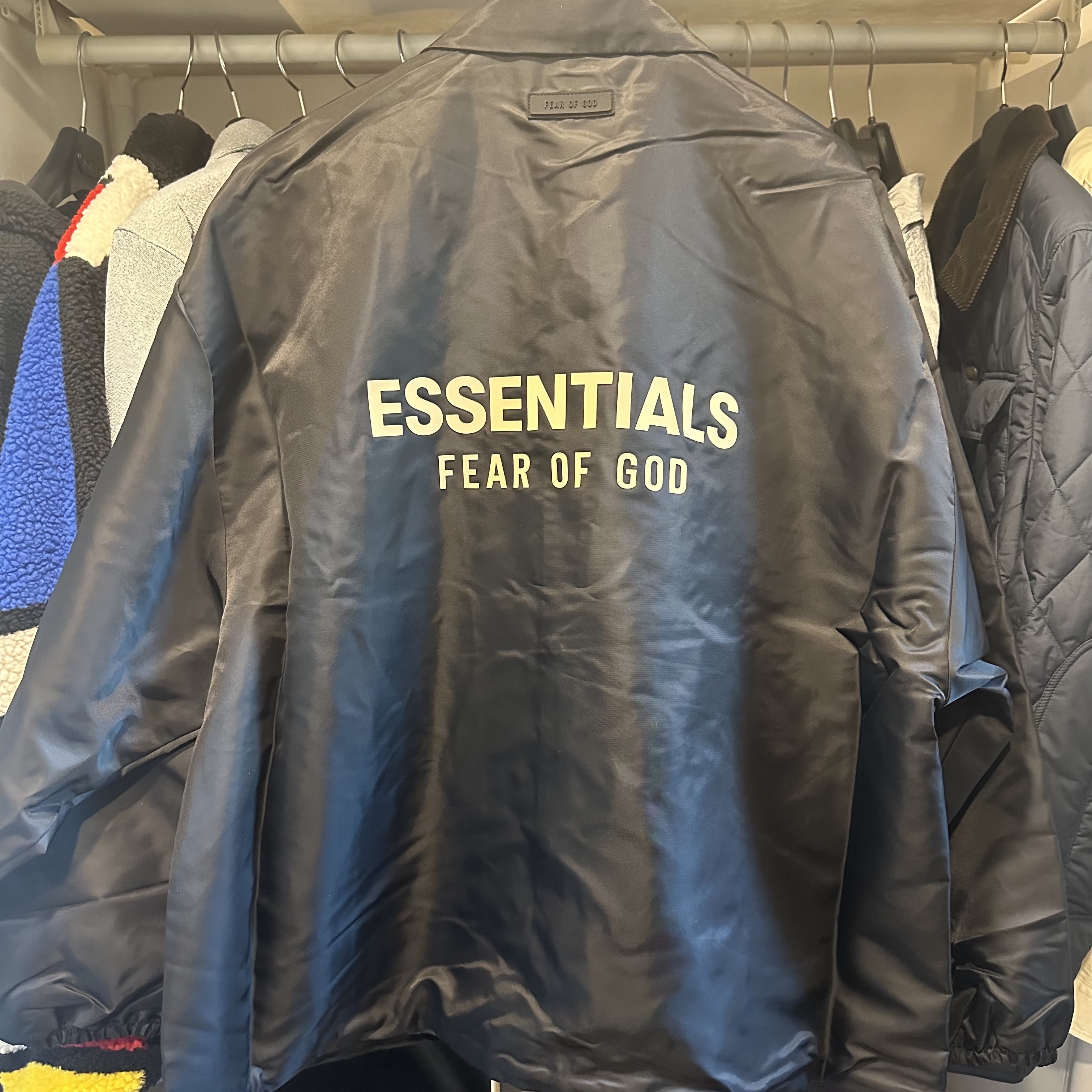 Essentials Coaches Jacket Jet Black - 23FW 착용 스타일 - 1