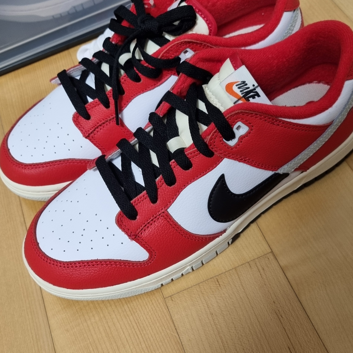 Nike Dunk Low Retro PRM University Red Black 착용 스타일
