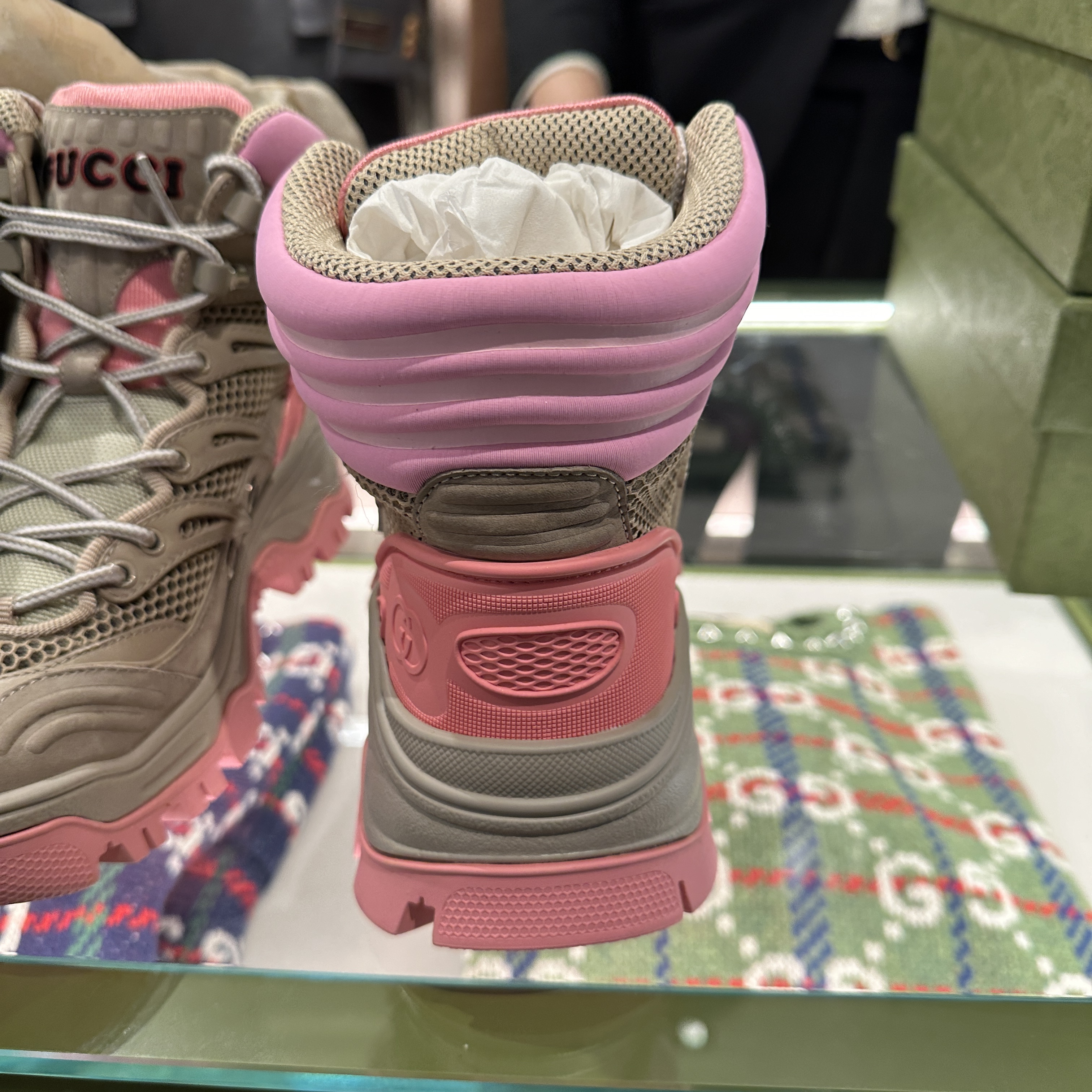 (W) Gucci Lace Up Ankle Boot Beige Pink 착용 스타일 - 3