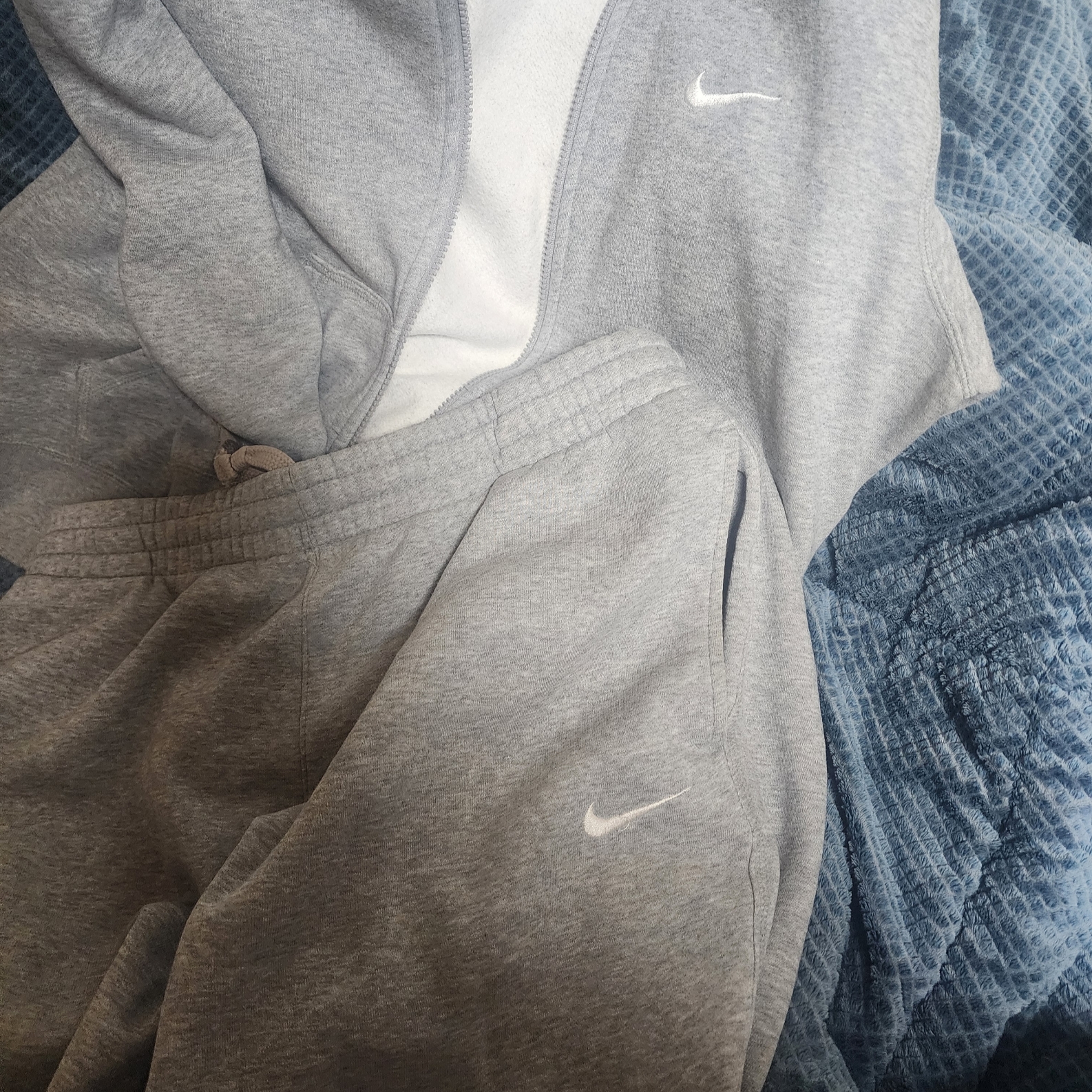 Nike Solo Swoosh Fleece Pants Dark Grey - Asia 착용 스타일